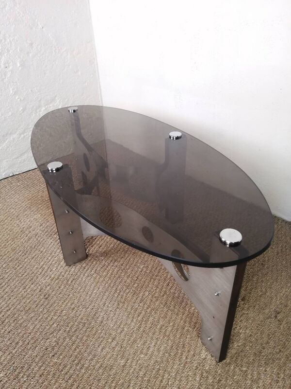 Table basse design vintage en alu brossé et plateau de verre.