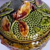 Sugar bowl in barbotine with oak branches