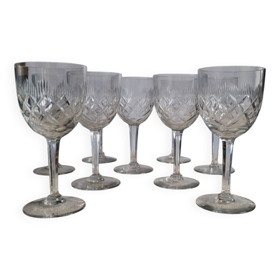 9 verres à vin / eau en cristal taillé