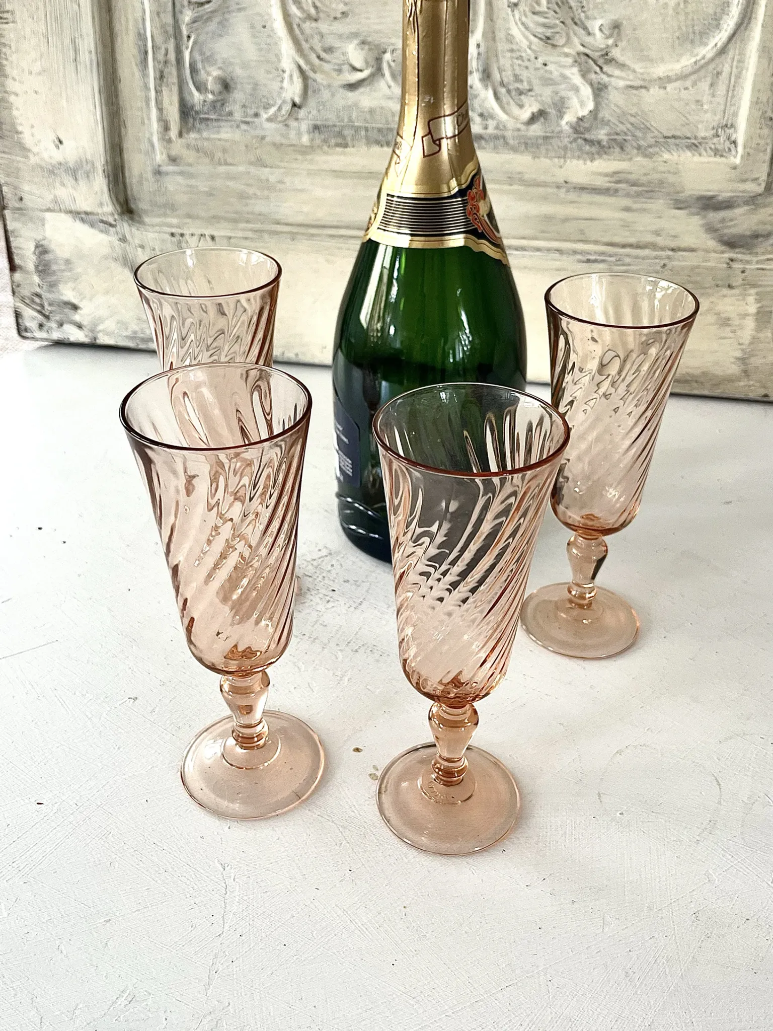 Champagne flutes set of 4, pink French swirl glass stemware
