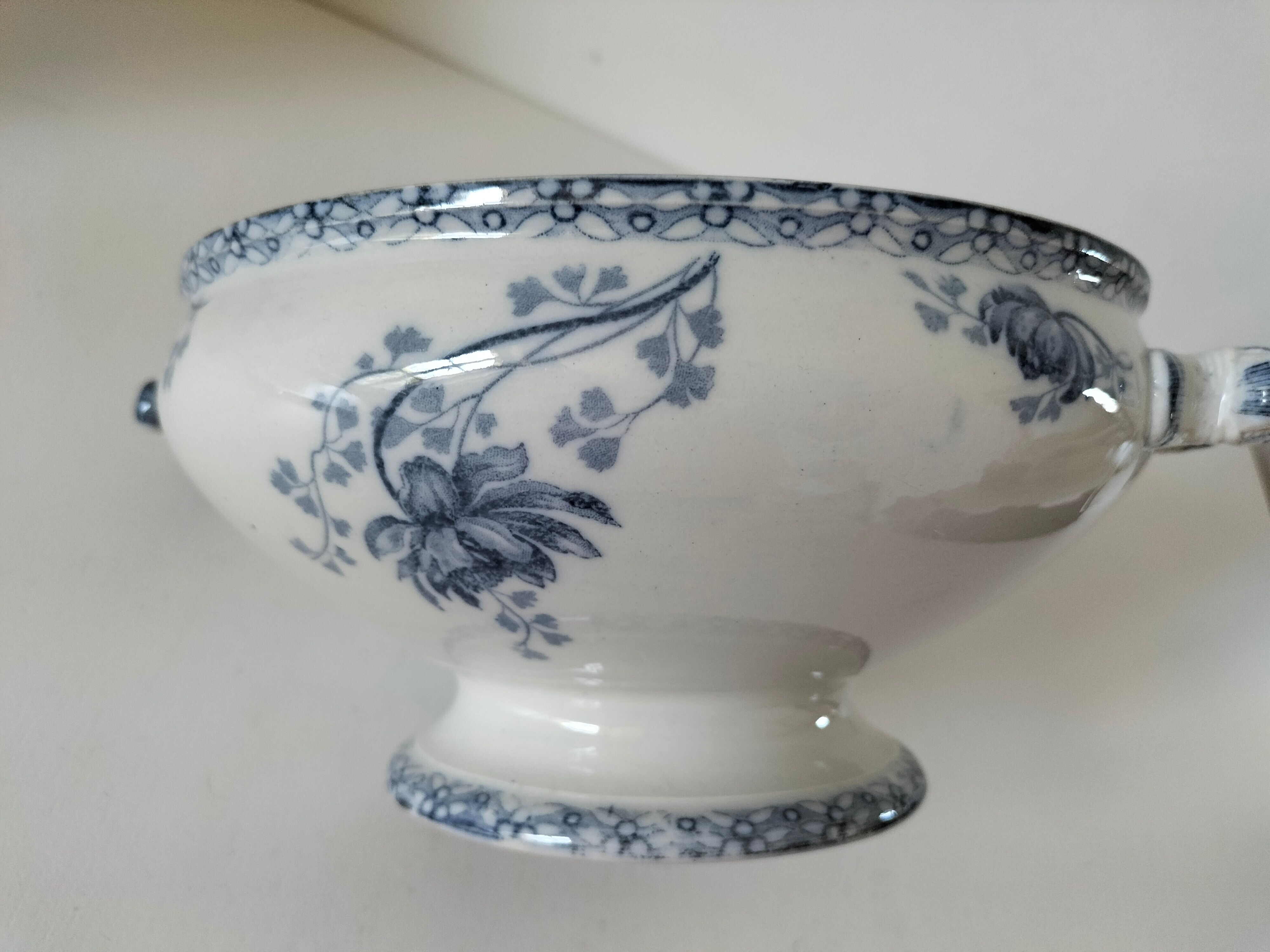 Vegetable dish U&C Sarreguemines with handles, Royat model in blue decoration.