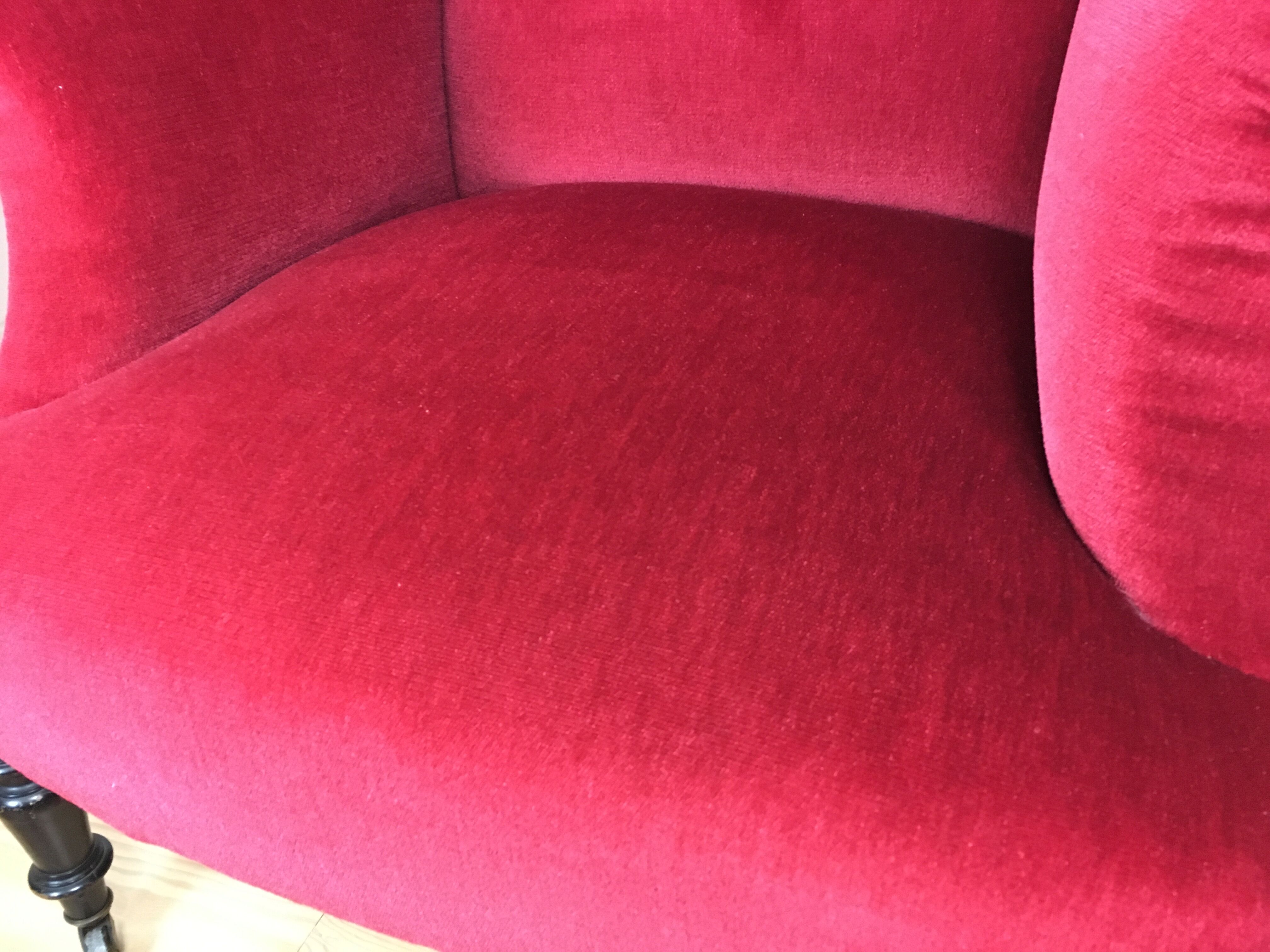 Paire de fauteuils crapaud Napoléon III en velours rouge