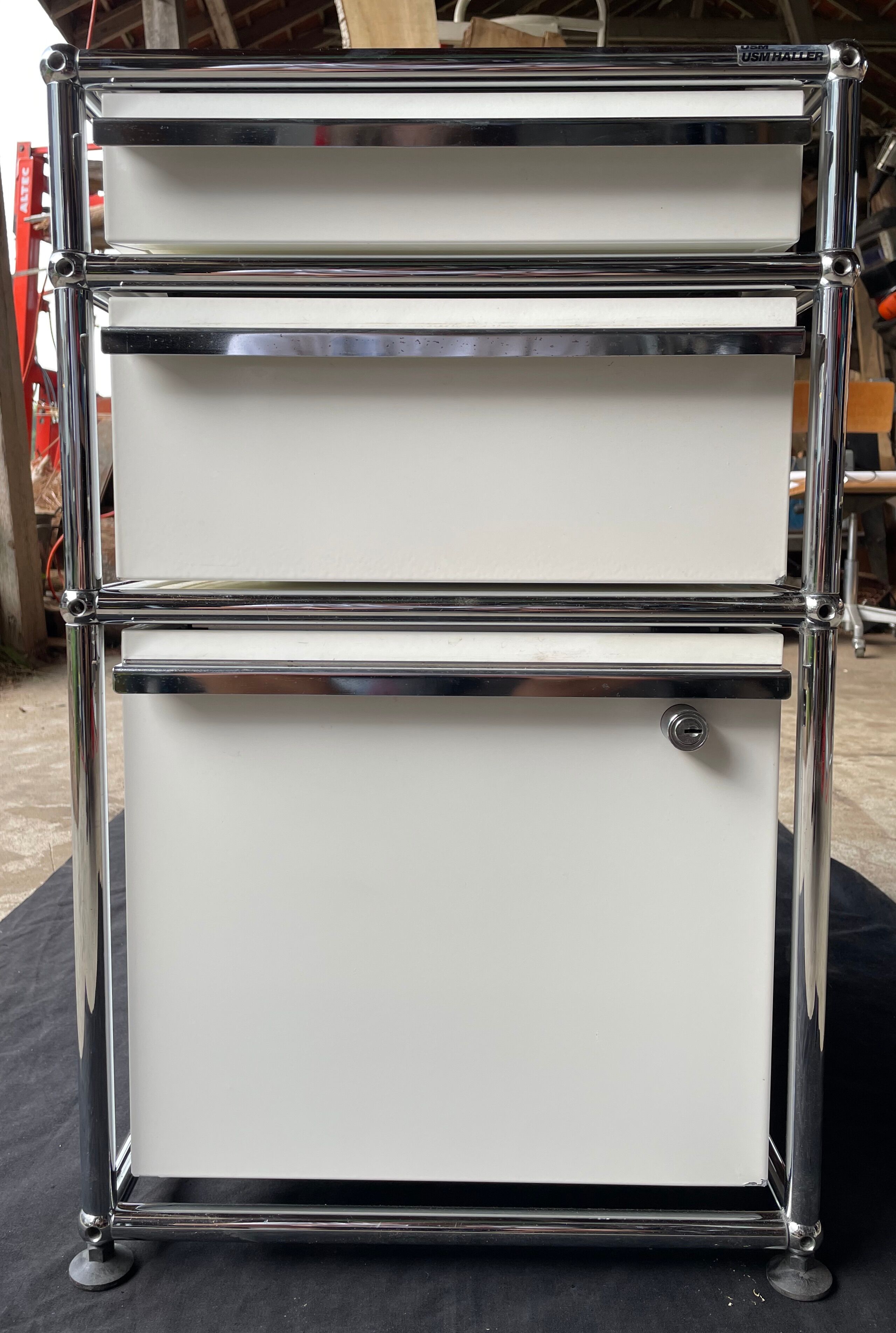 Furniture 3 drawers USM haller