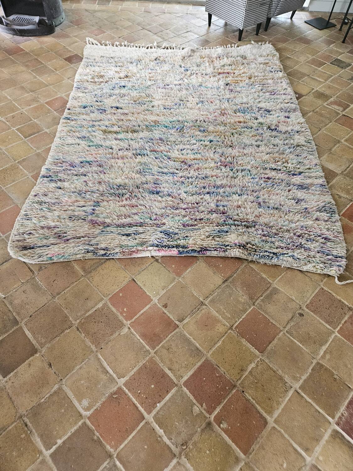 Berber boujaad rug in rustic wool 250 x 185 cm light mottled