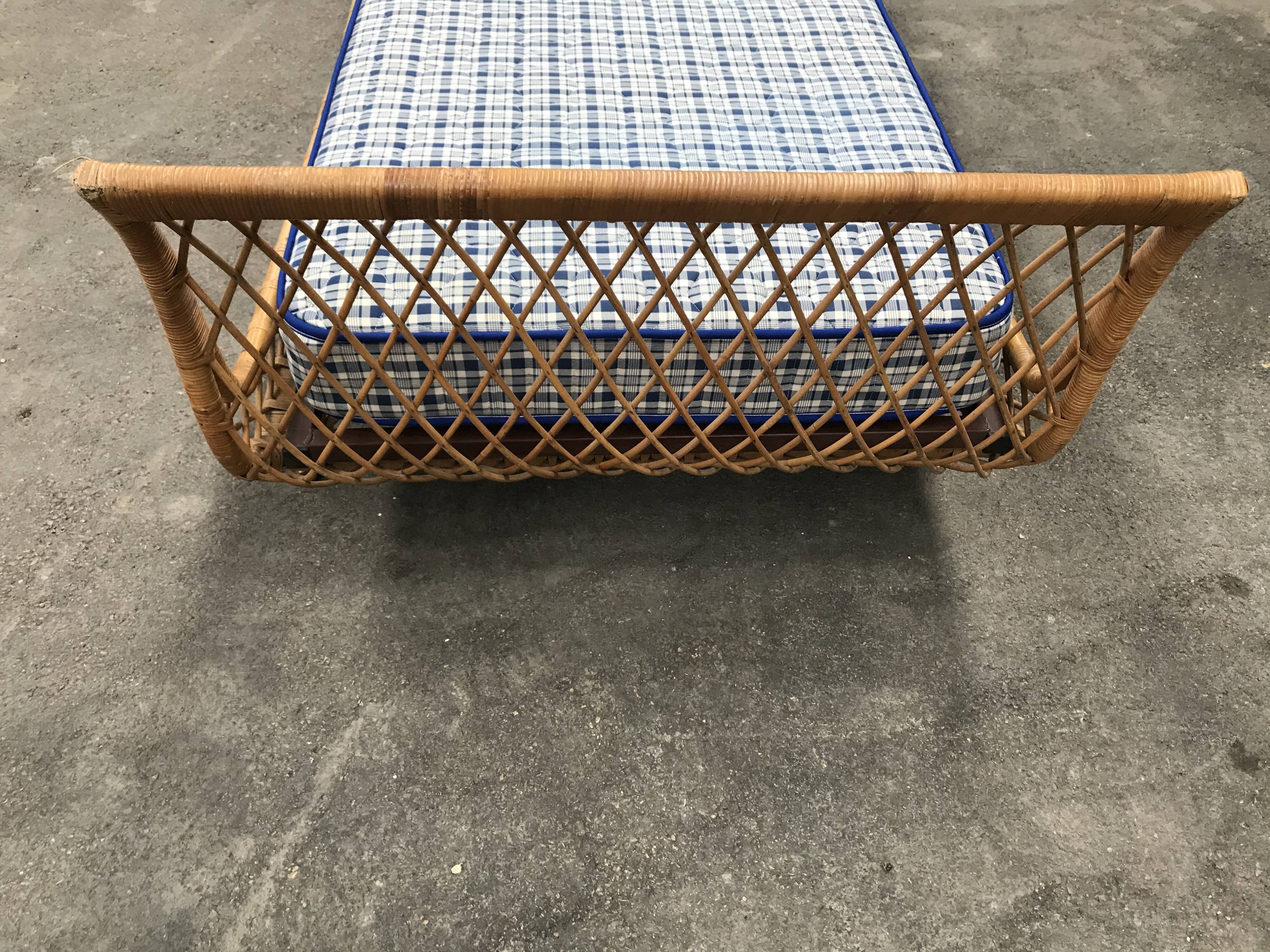 Vintage rattan bed 1970