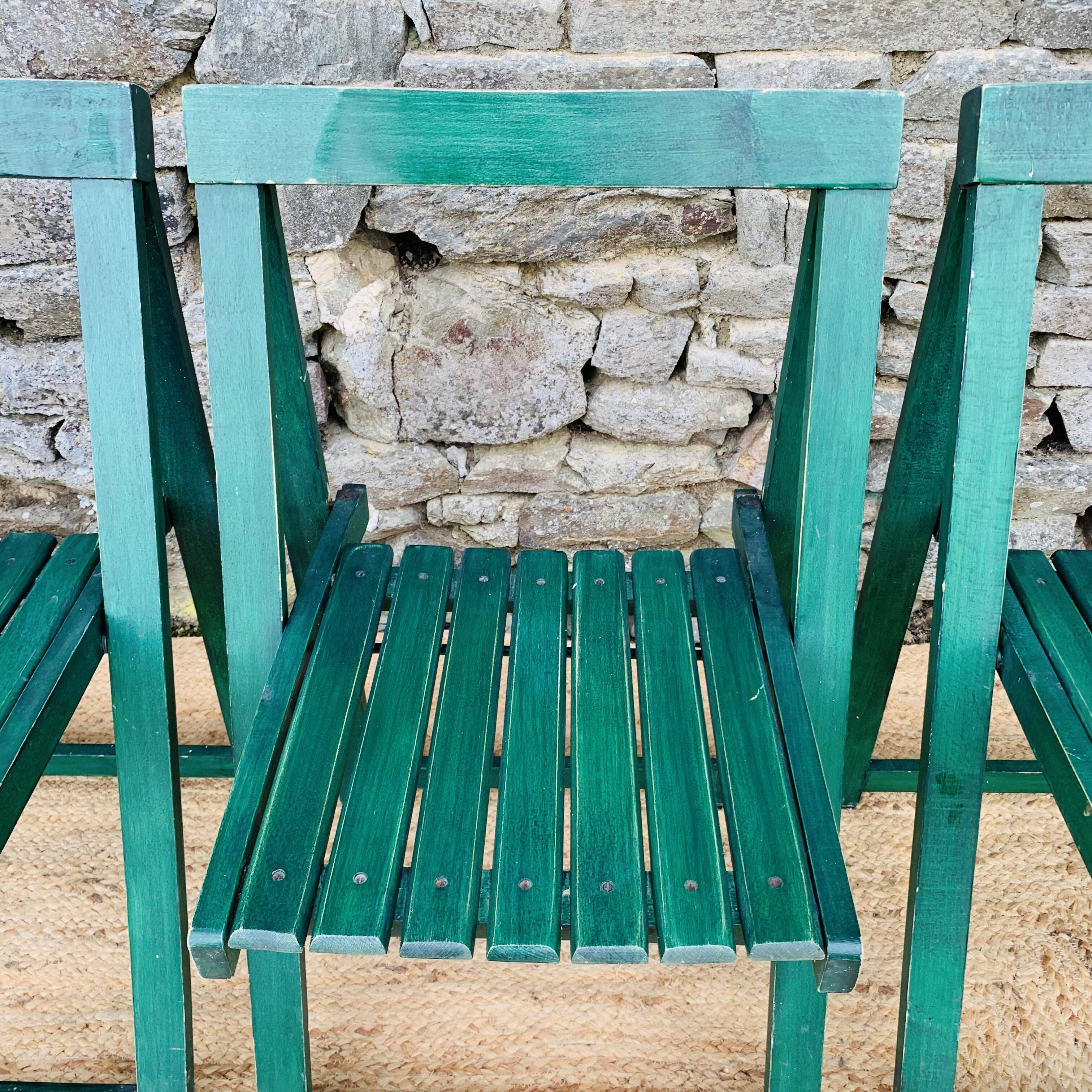 Set of 4 green folding chairs