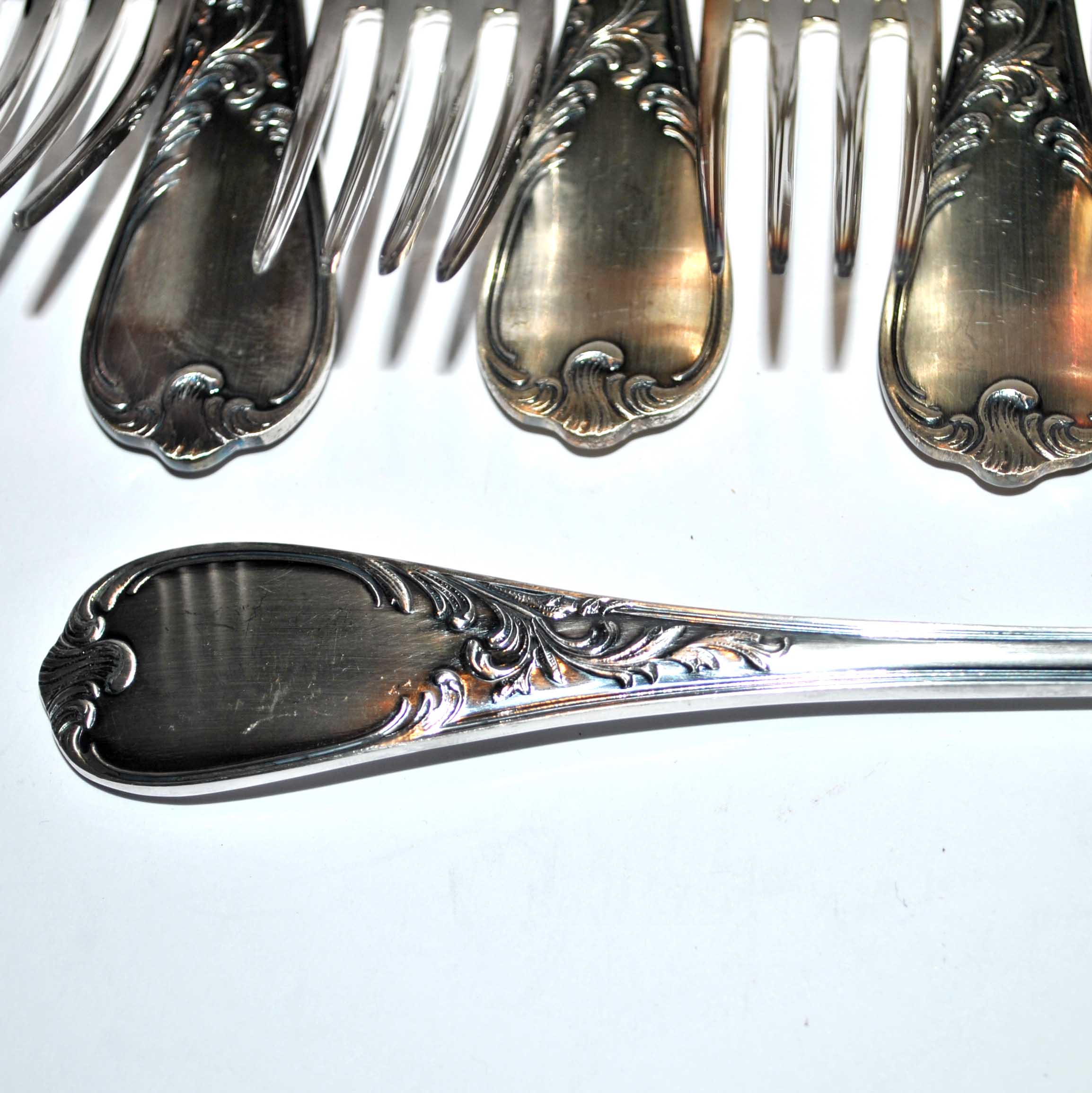 Series of 12 table forks in silver metal ercuis rocaille