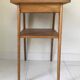 Guéridon pieds compas 1950 en bois clair, desserte, table d'appoint