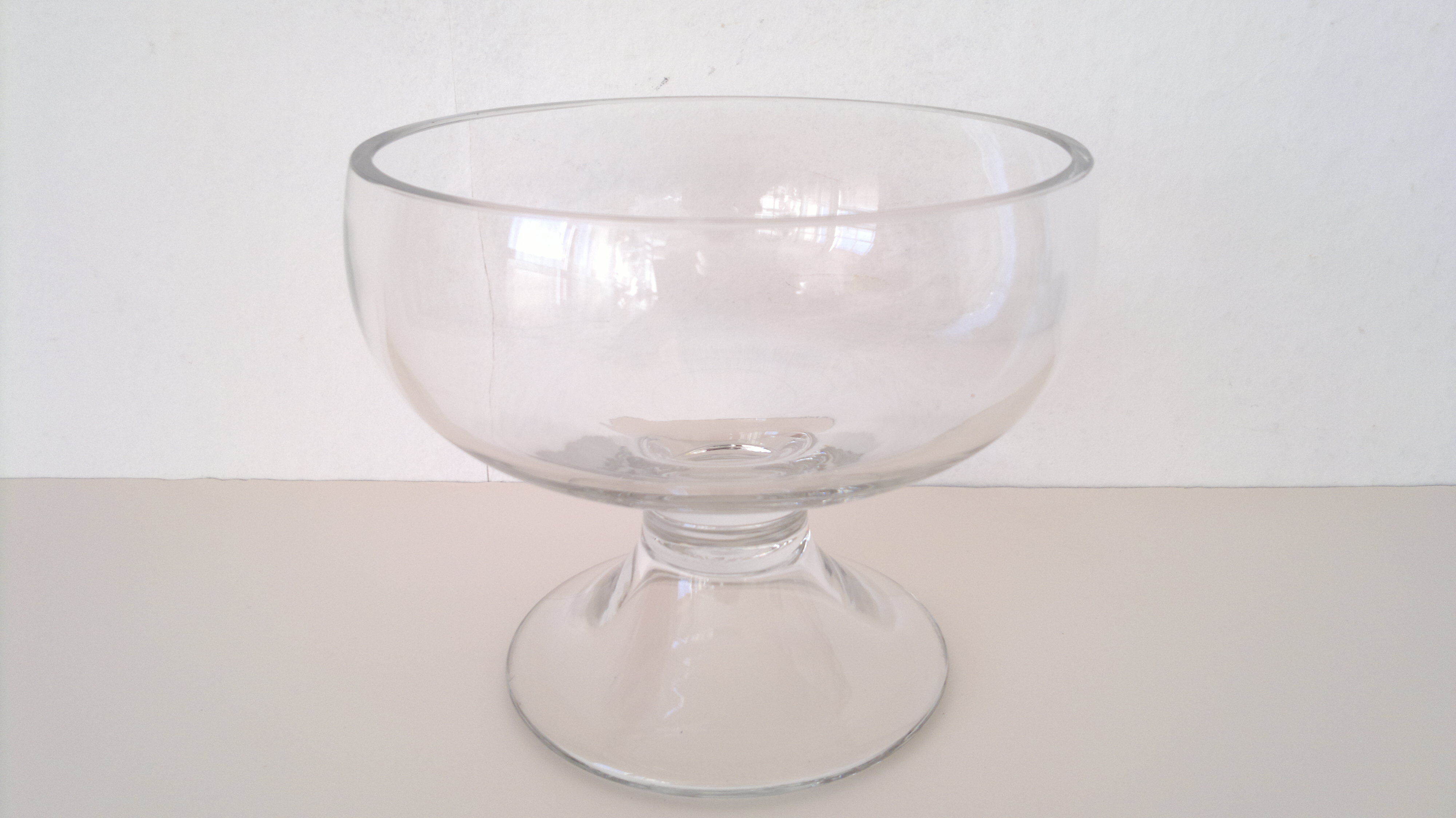 Compotier en cristal sur pied douche