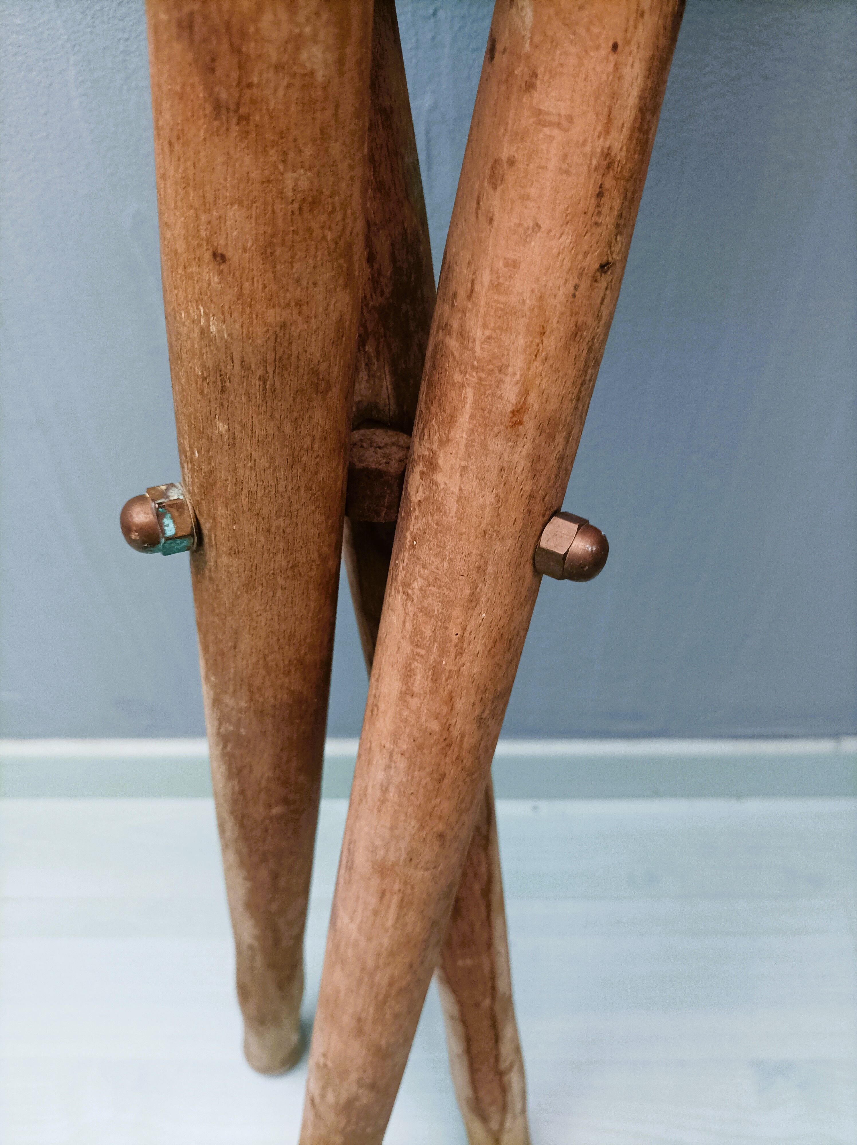 Foldable tripod stool