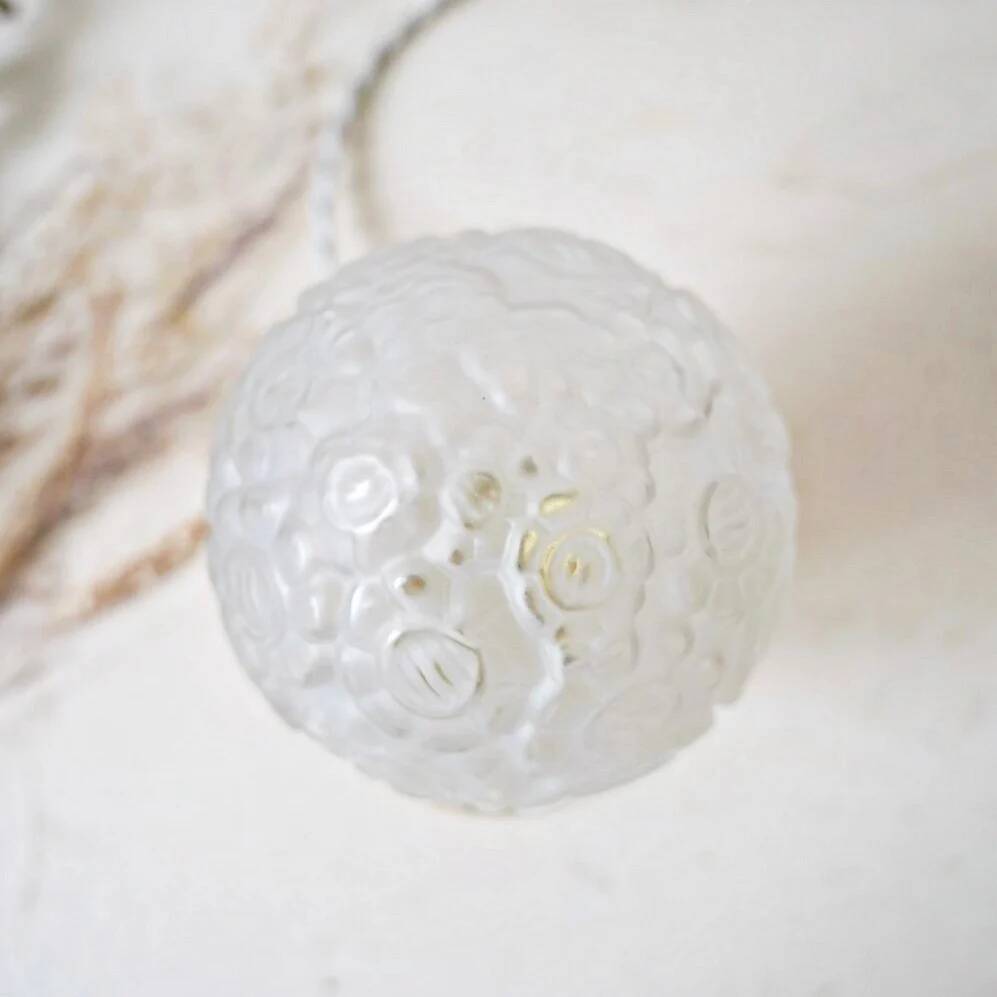 Art Deco table lamp with daisies