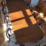 Superb Victorian mahogany extending table with 12 chairs – Late 19th century