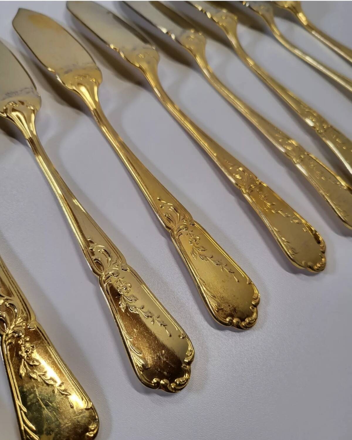 Gold metal fish cutlery, knives and forks 24 pieces
