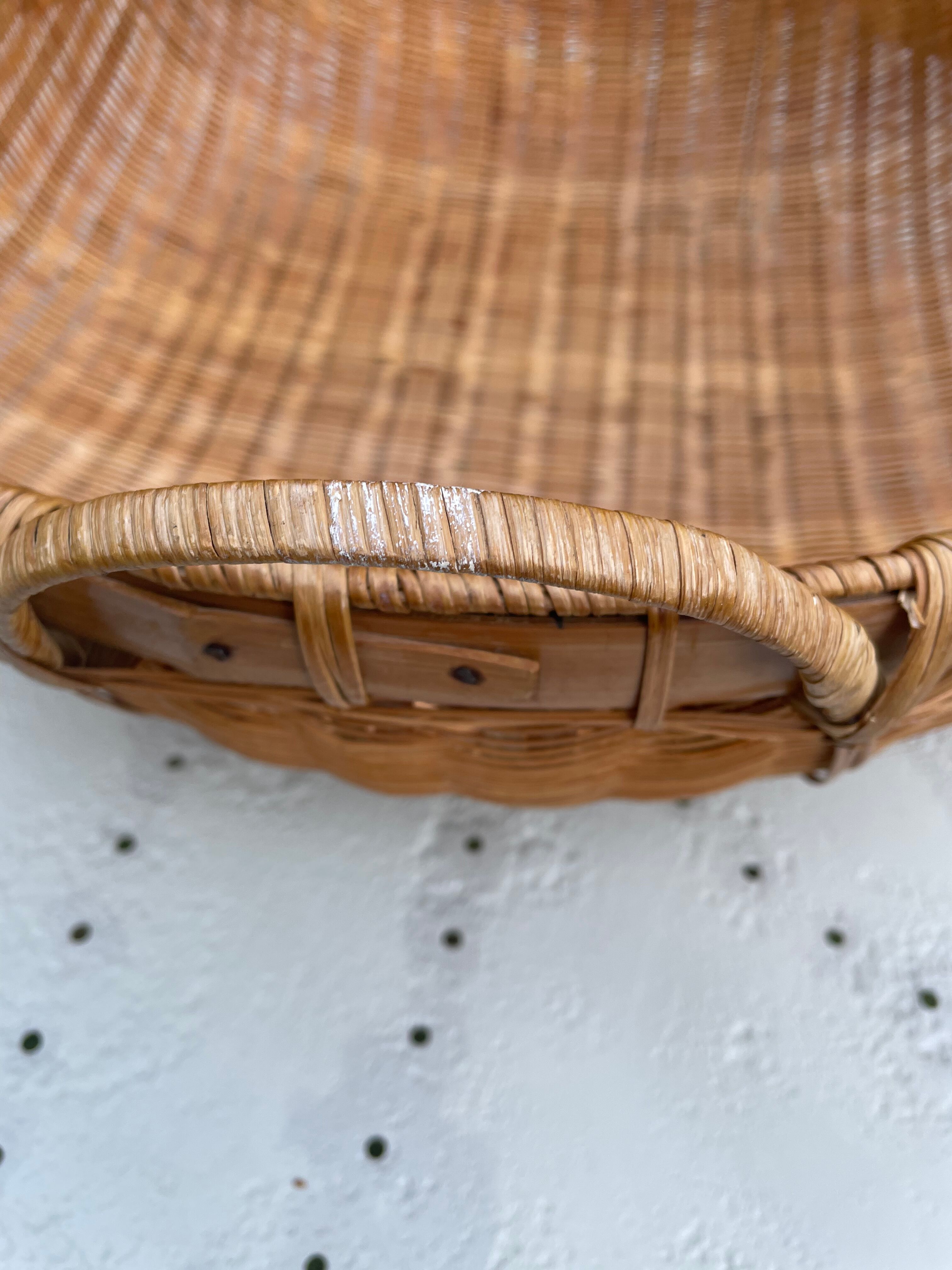 Round Basket made of Asian bamboo
