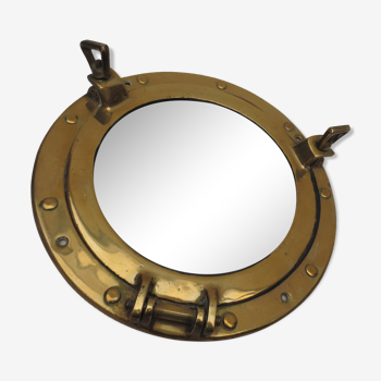 Mirror integrated into a brass navy porthole