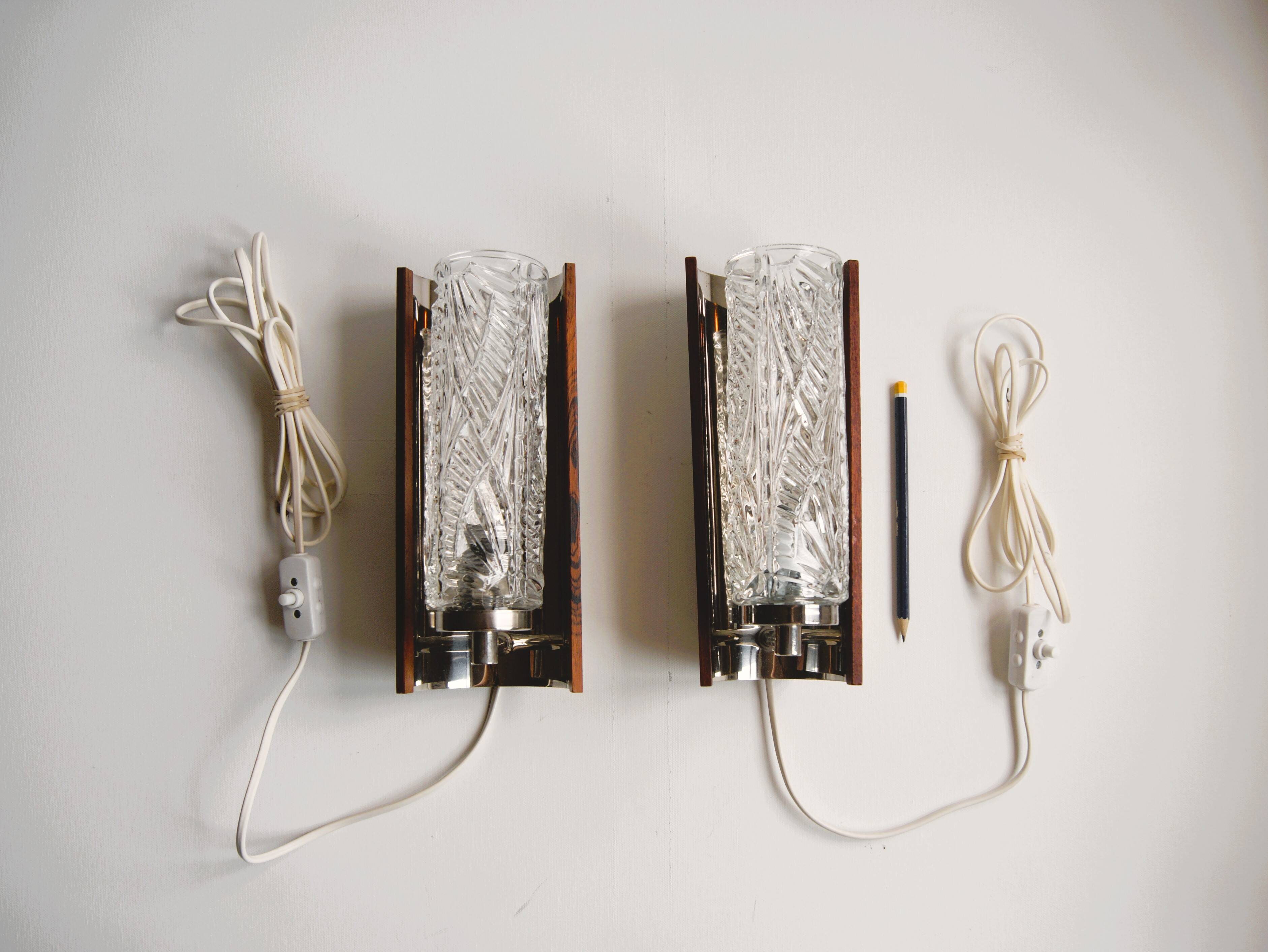 Pair of Swedish vintage wall lamps - elegant design in crystal glass, teak and chrome - 1960s.