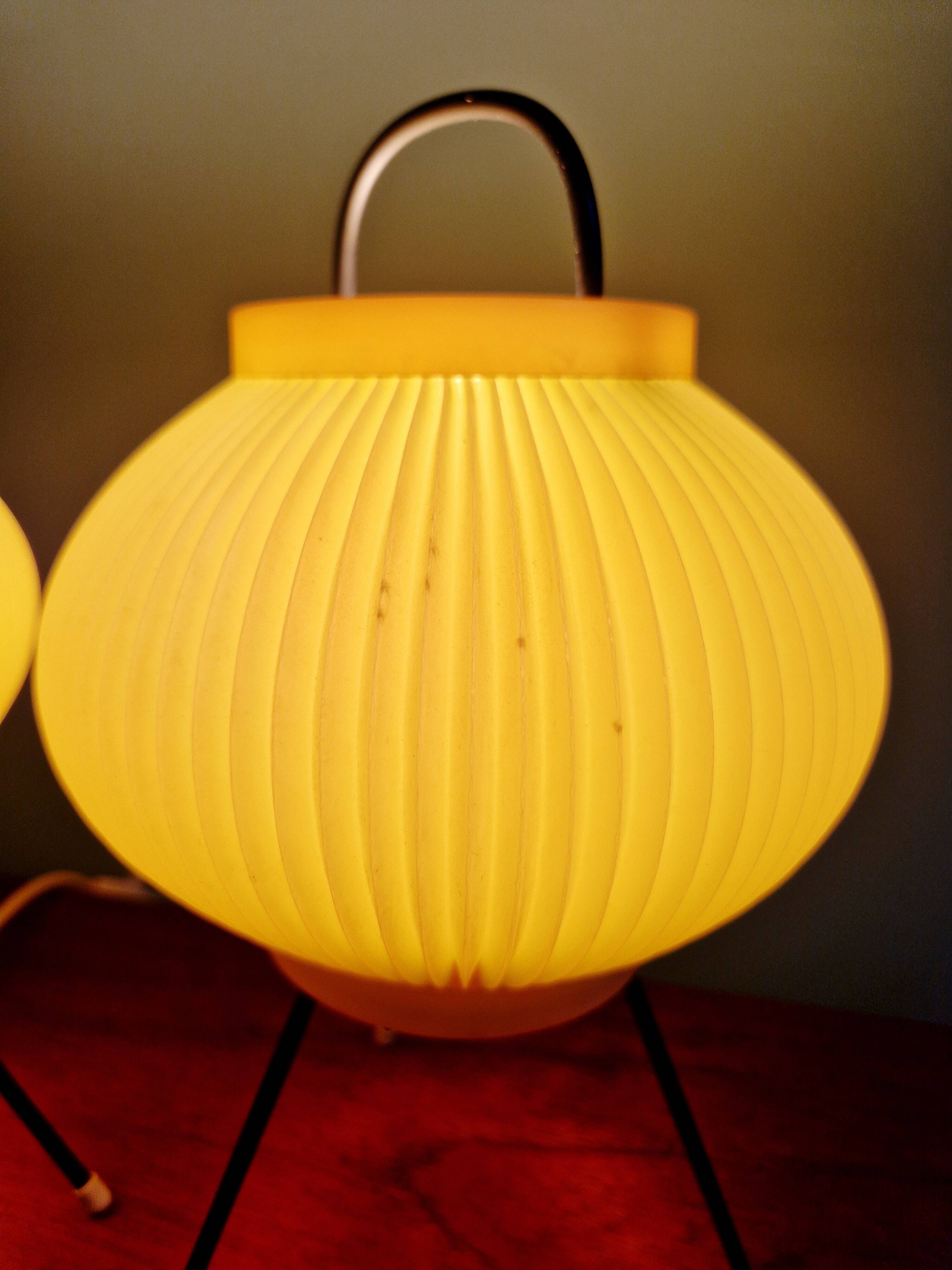 Paire de lampes tripode en celluloïd plissé vert pâle, 1960