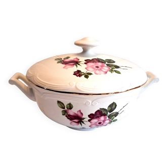 Very pretty soup tureen from Gien model "Chinon" in very good condition.