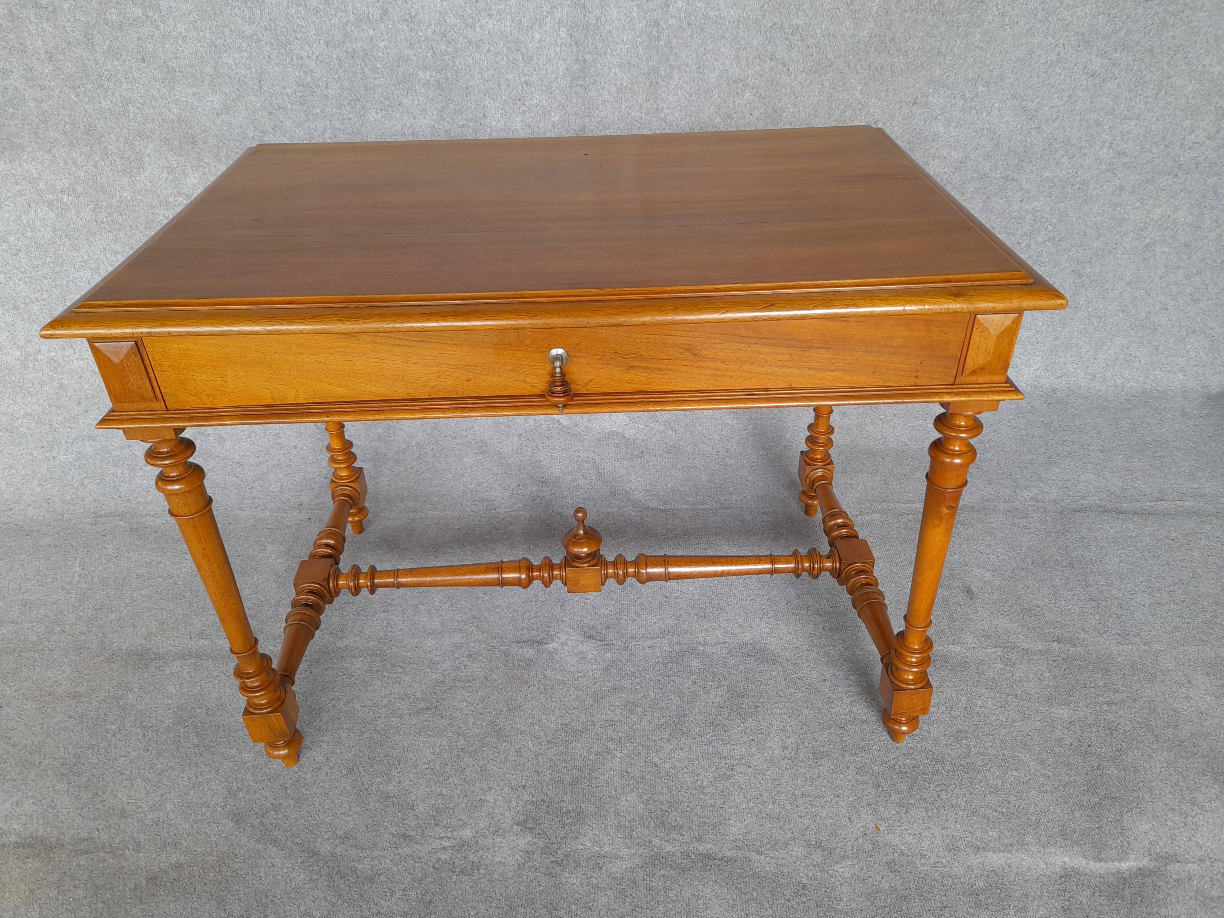 Bureau en noyer début 20ème siècle