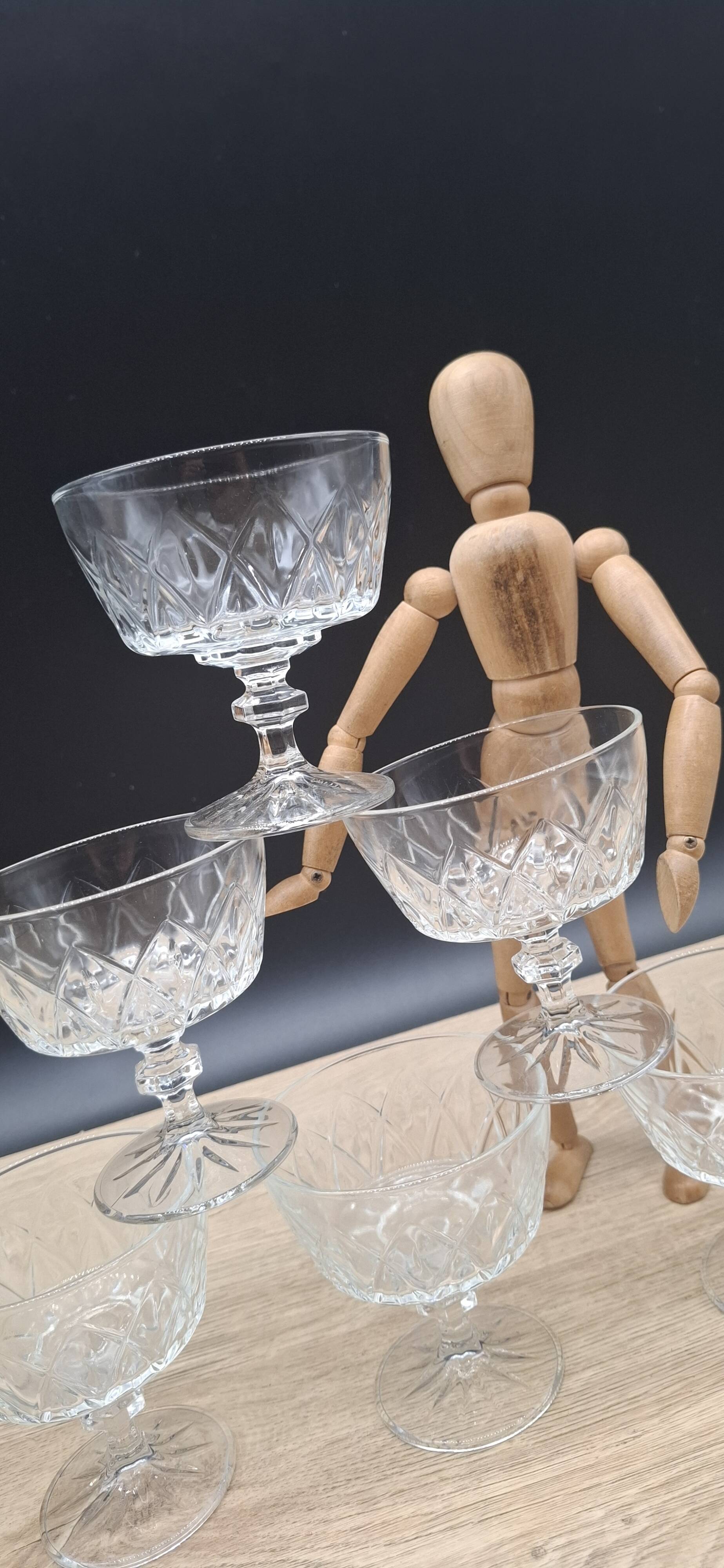 Set of 6 chiseled sparkling wine glasses