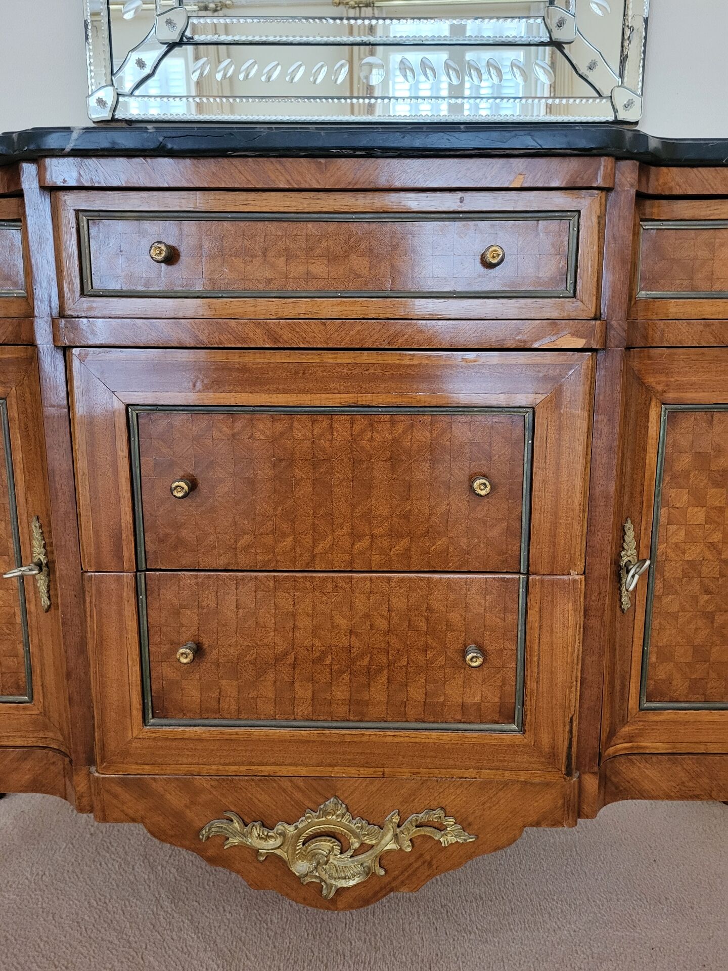 Commode époque restauration