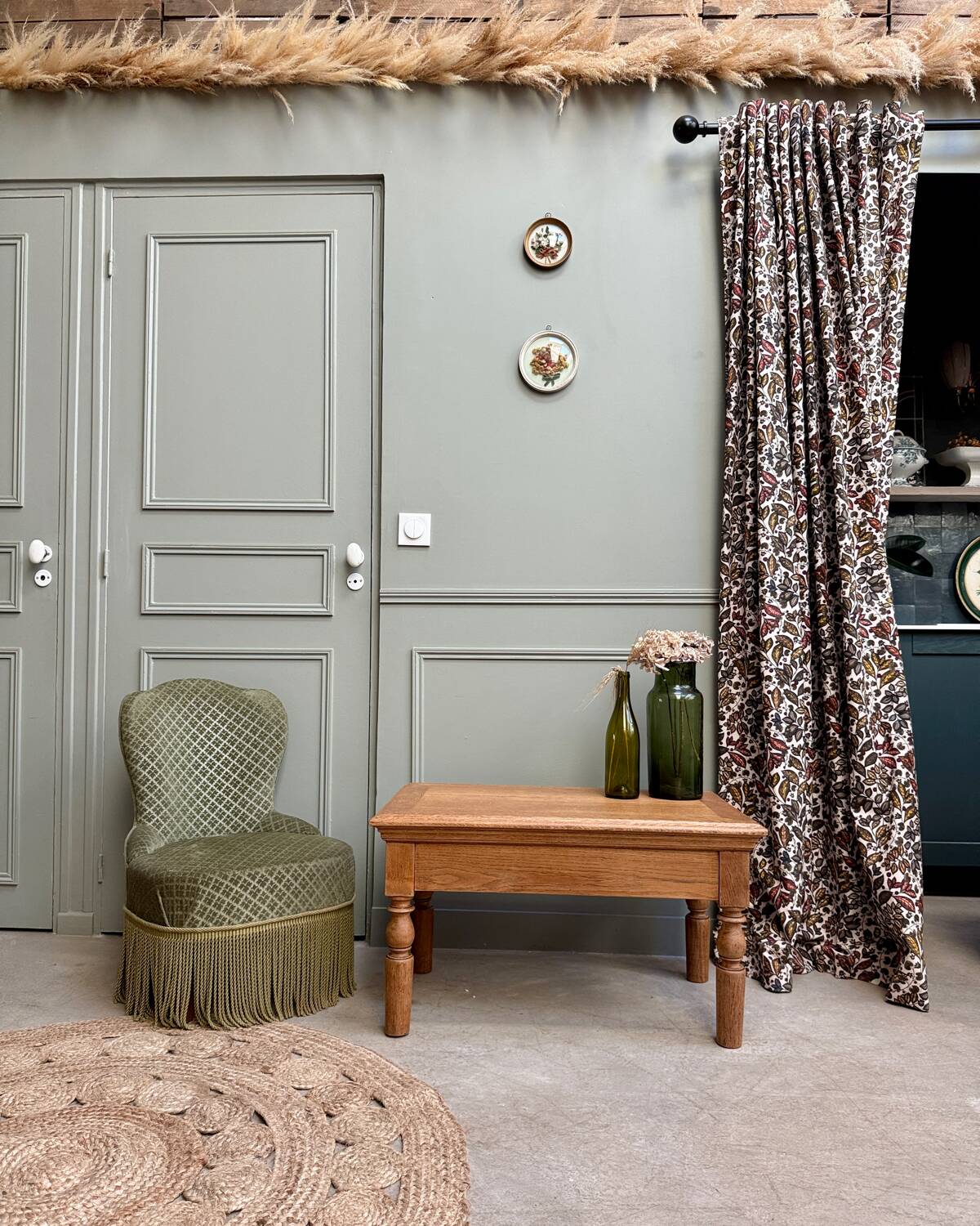 Small coffee table with turned legs in solid oak (renovated)