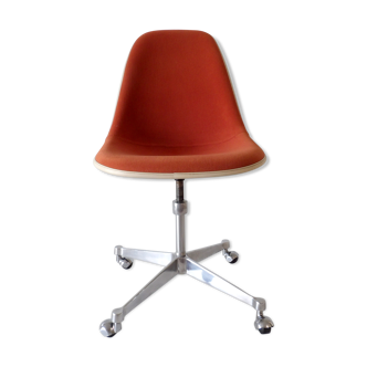 Eames PSC fiberglass desk chair for Herman Miller