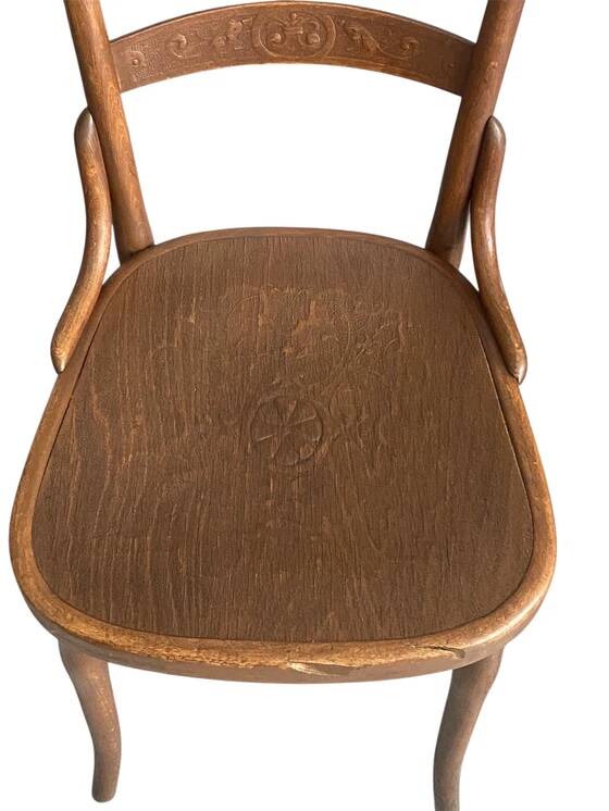 Rare set of Thonet-Mundus antique chairs, circa 1920 – elegance of Viennese Secession in bent wood.