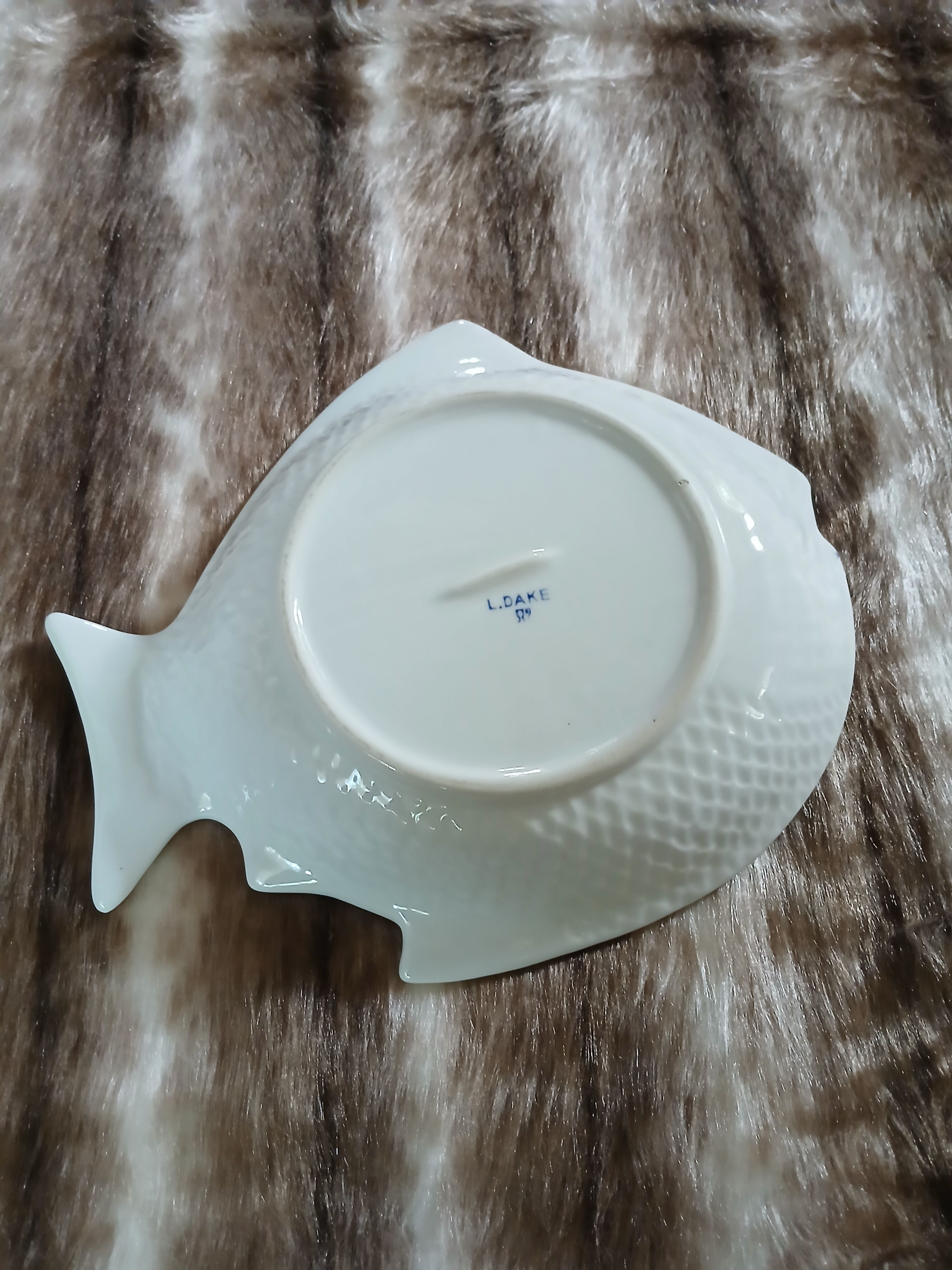 Small dish in the shape of a fish.