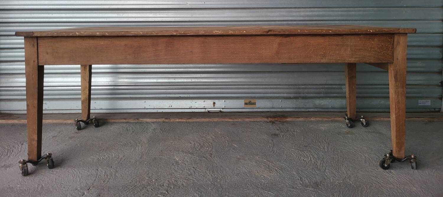 Old farmhouse table in solid oak with dowels.