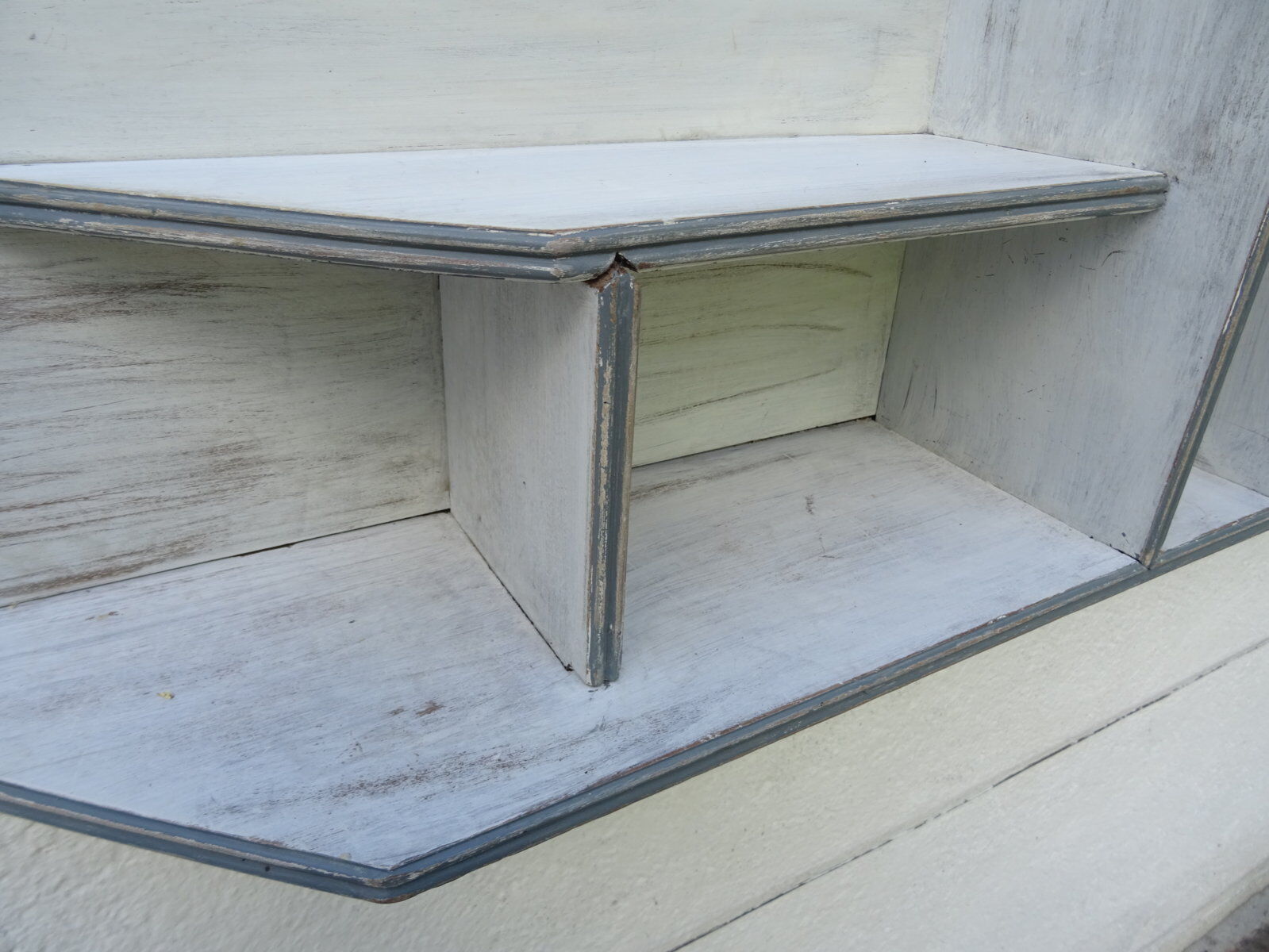 Shabby chic wall shelf