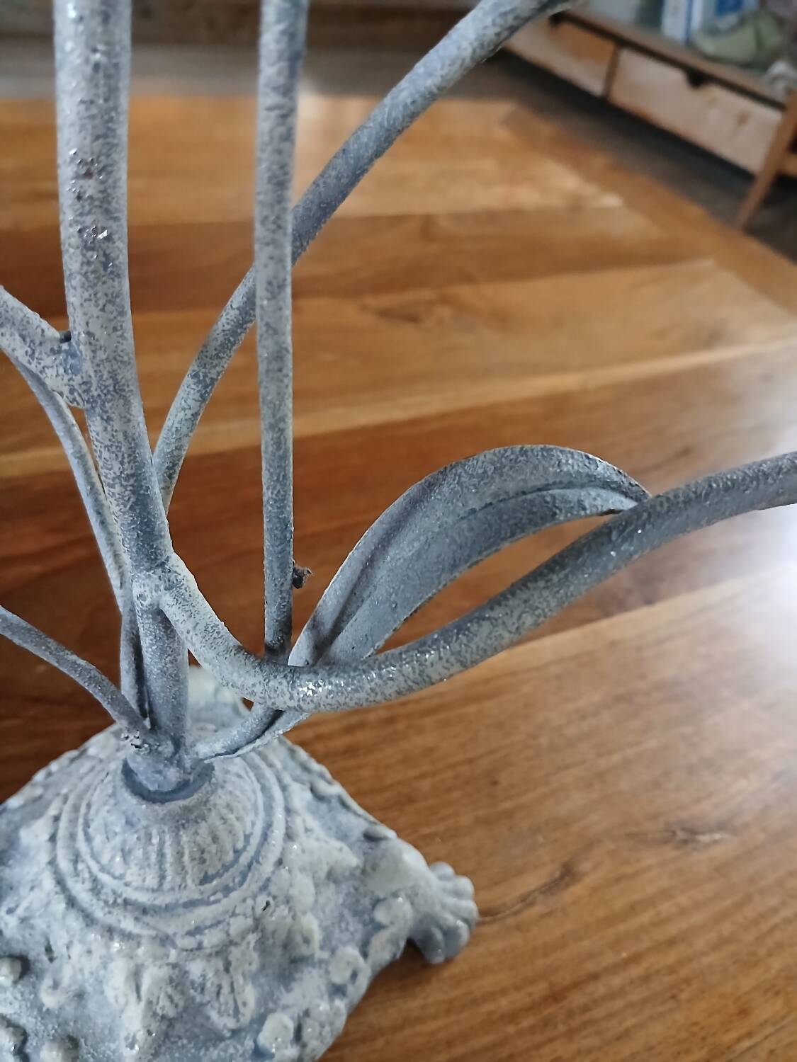Antique chandelier in cast iron/metal and porcelain