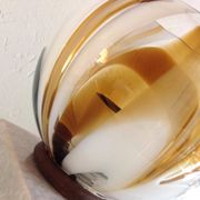 Lampe globe en verre polychrome sur socle marbre / vintage années 60-70