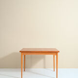 Extendable teak table