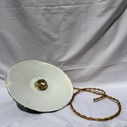 Suspension vintage indus tôle émaillée verte et blanche mini