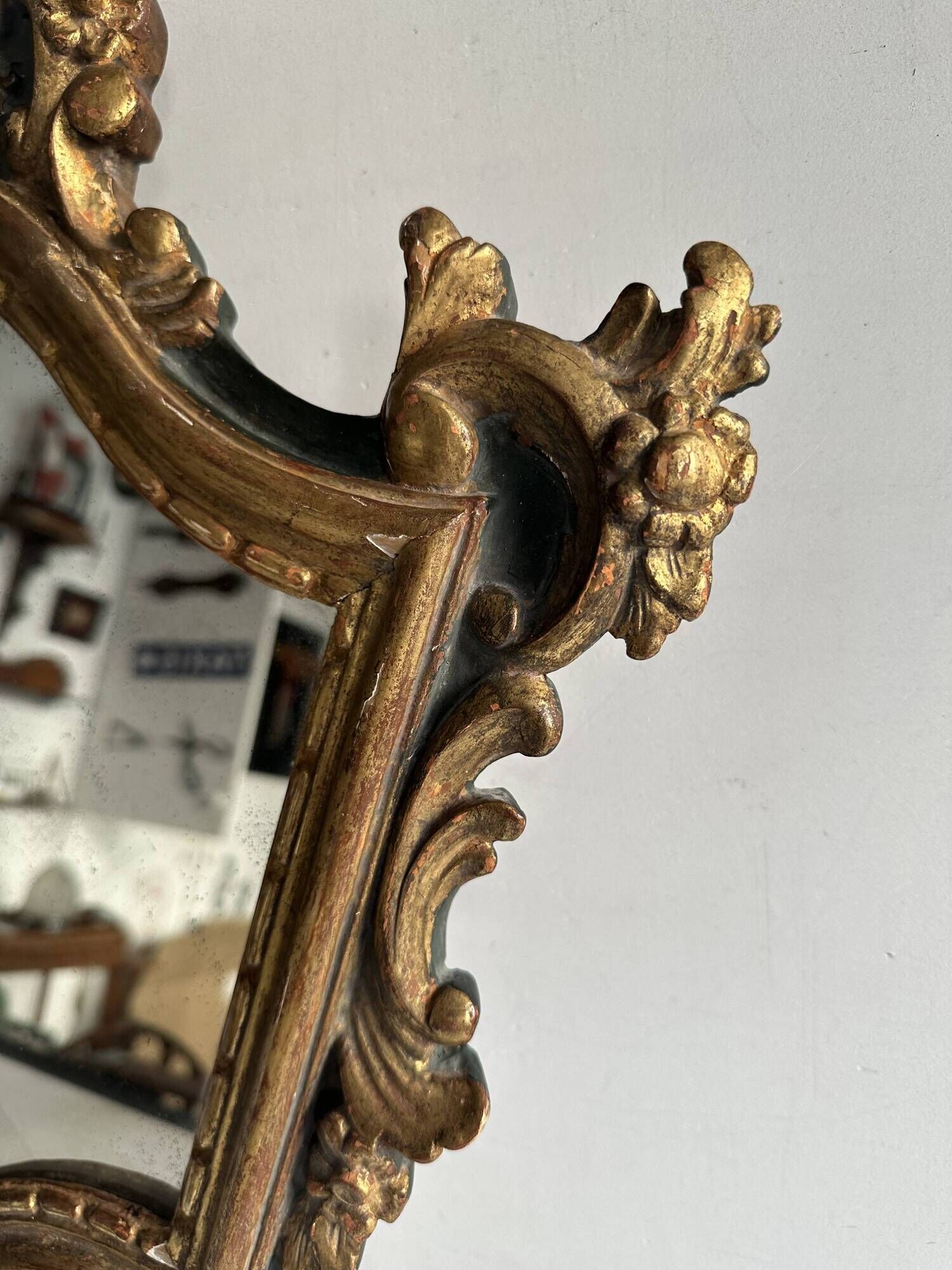 Antique baroque mirror in carved and gilded wood, 19th century