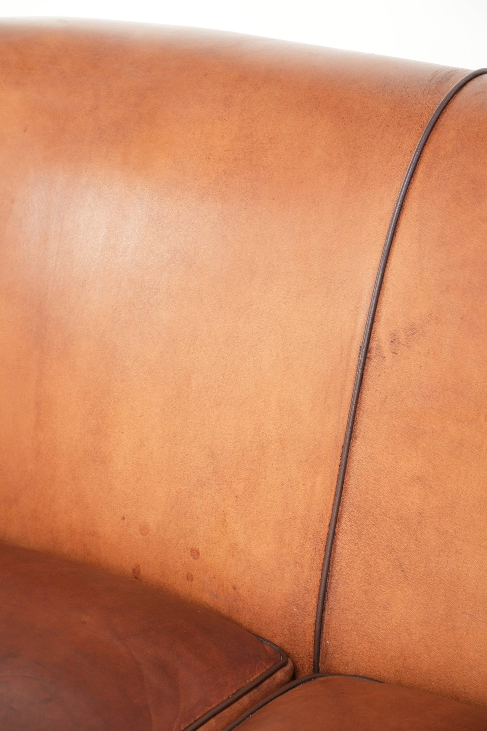 Sheepskin 2-seater sofa with a warm cognac brown colour scheme