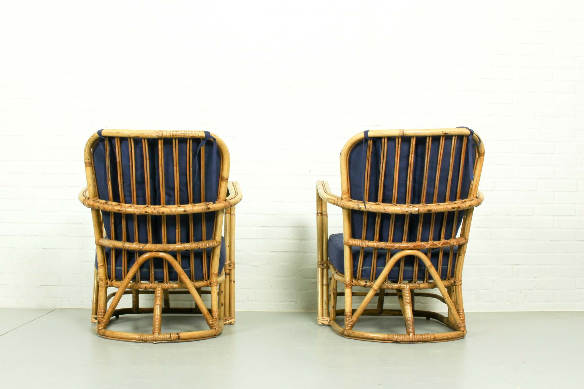 Ensemble rare de salon de rotin de milieu du siècle