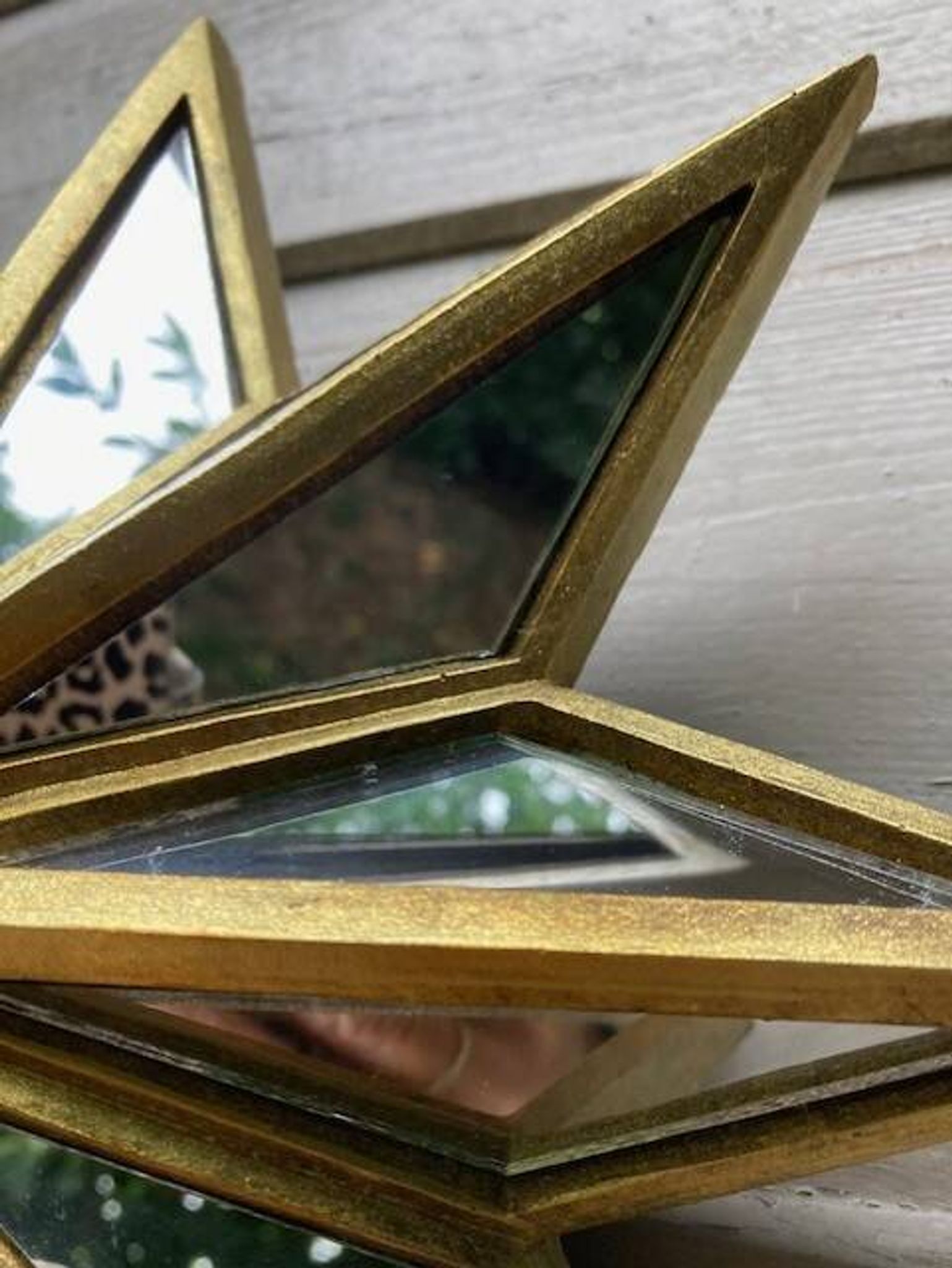 Star-shaped mirror