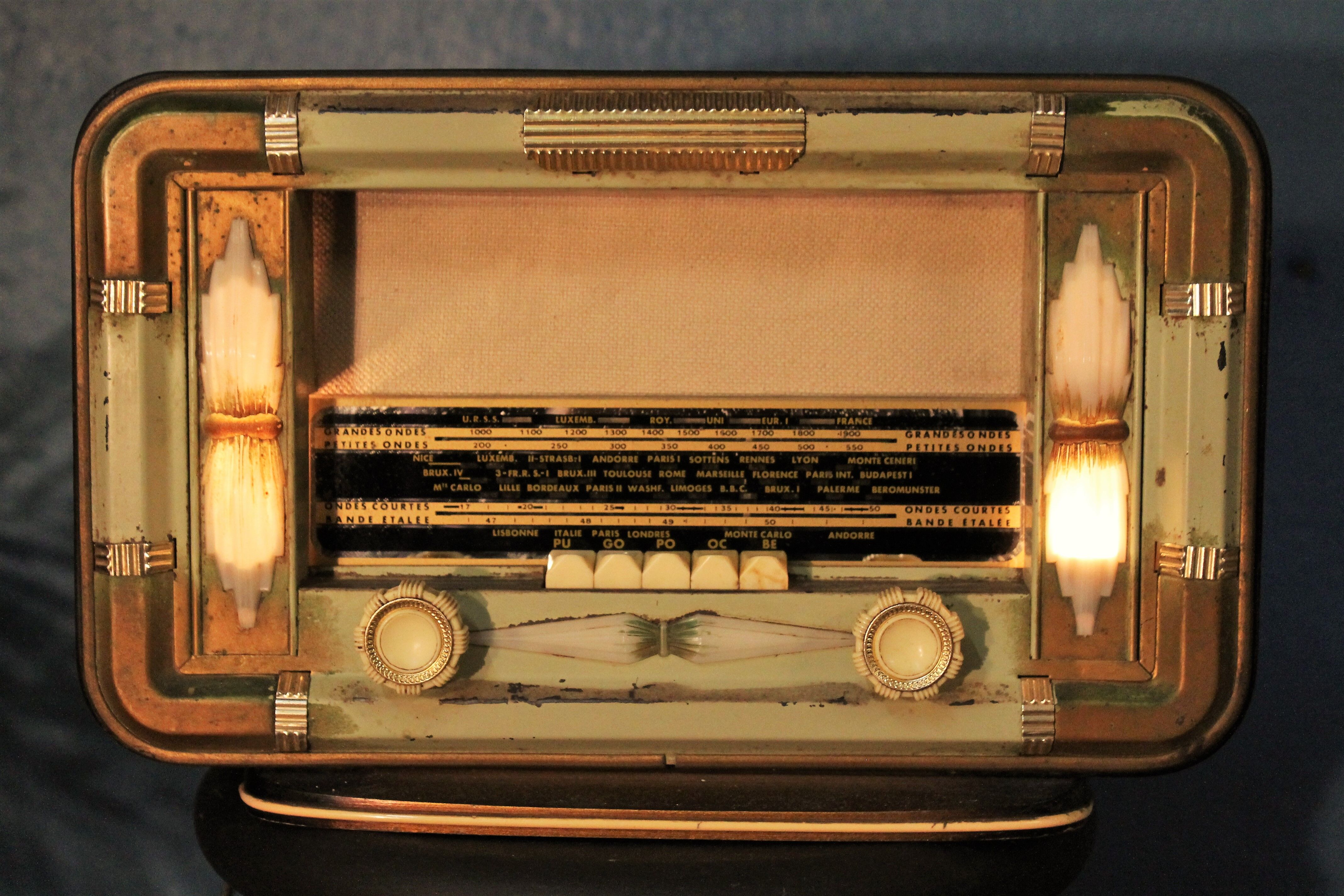 Bluetooth radio station "Flames" 1950s