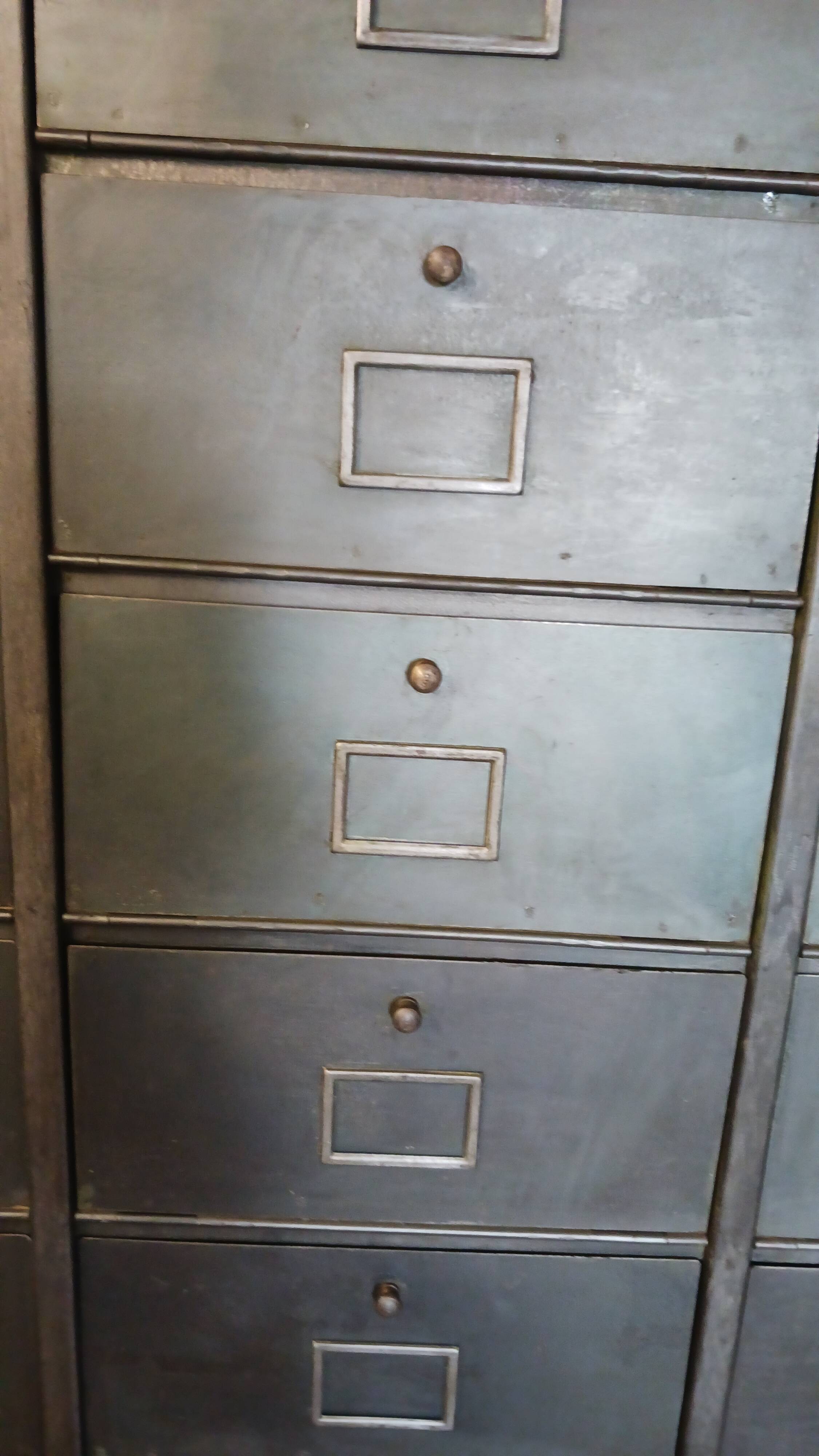 Metal cabinet, 30 valves