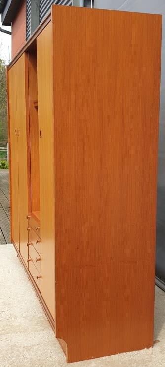 Scandinavian dressing cabinet with round mirror