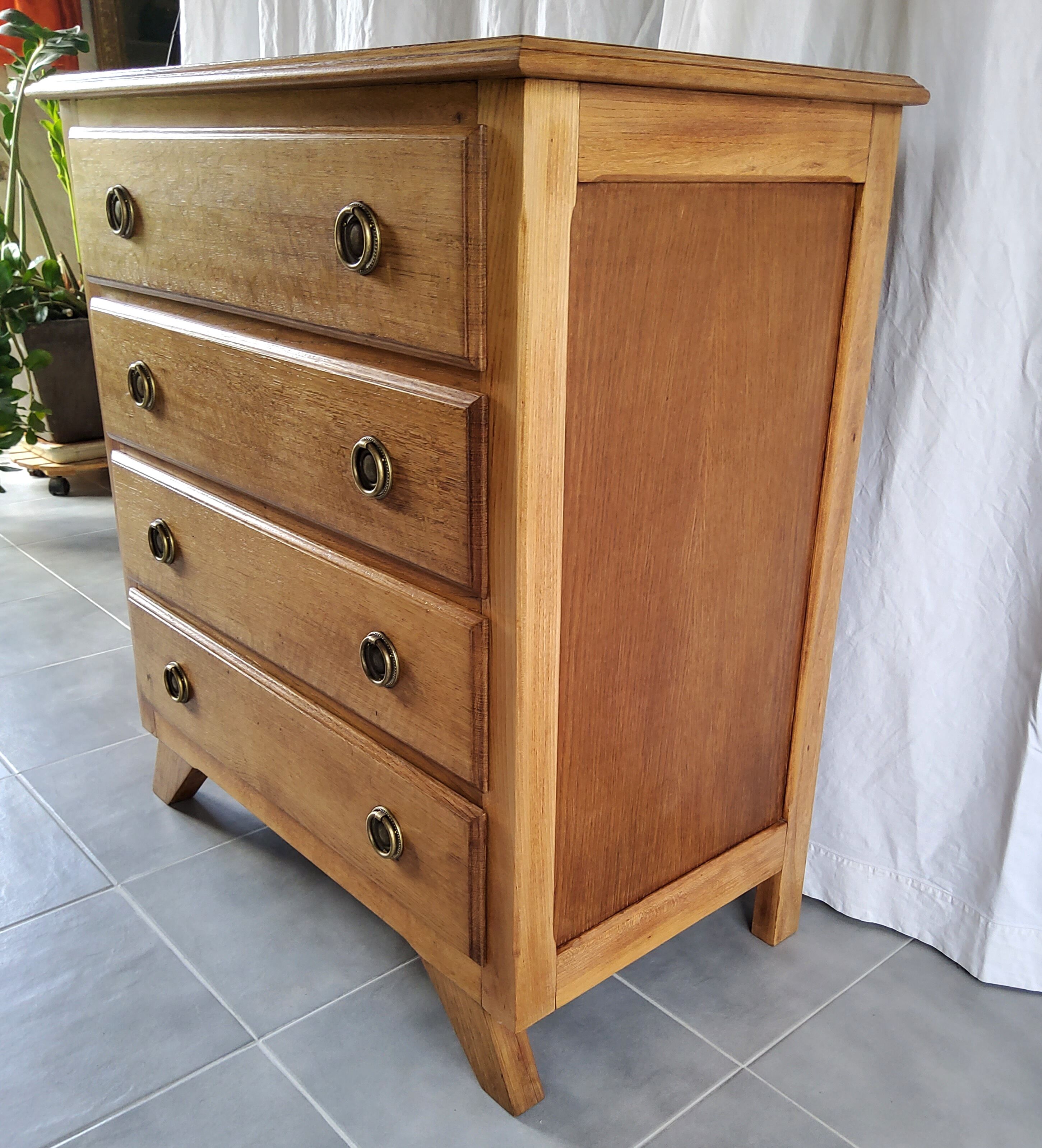 Chest of drawer compass feet