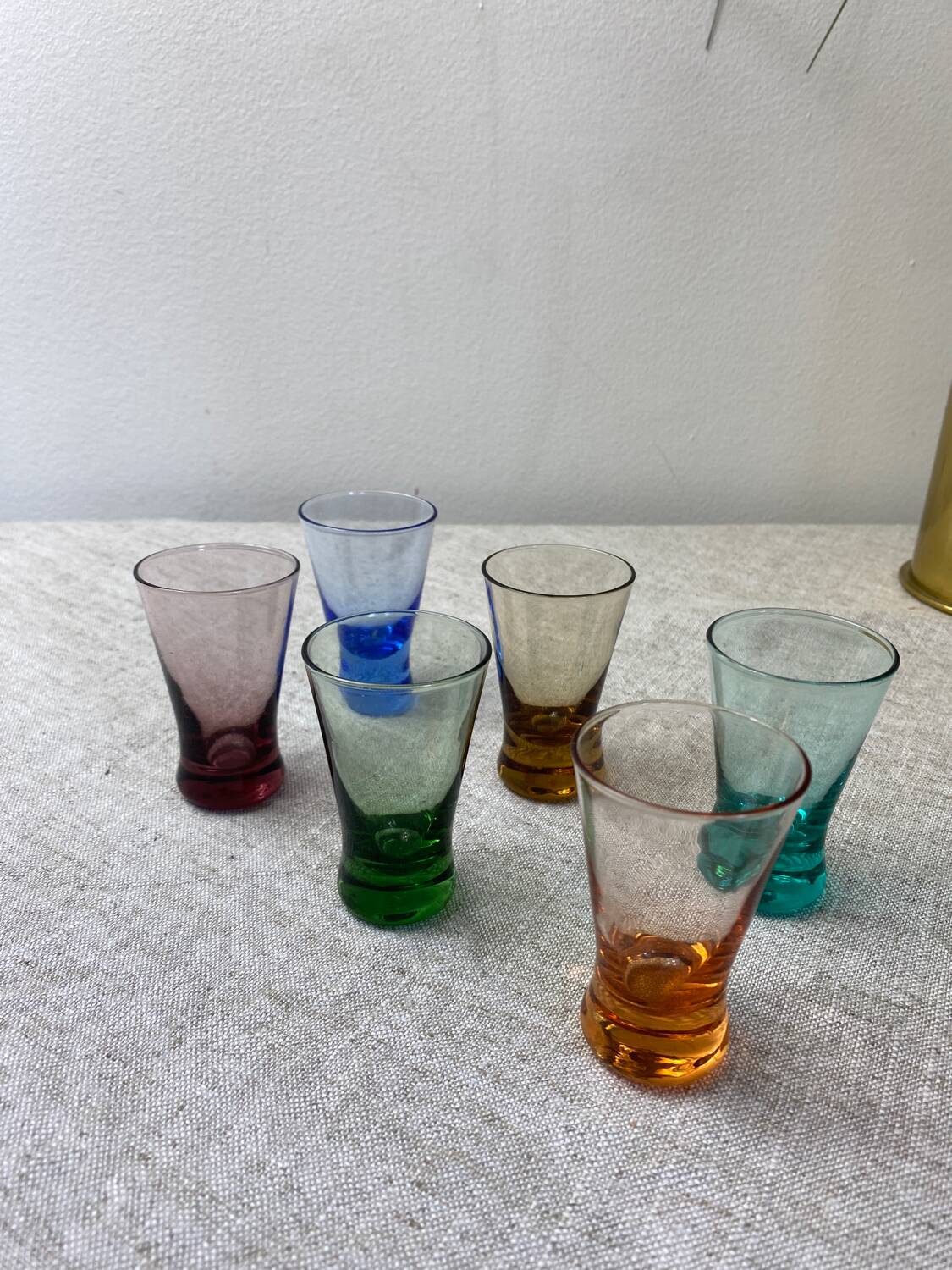 Set de six verres à liqueur colorés