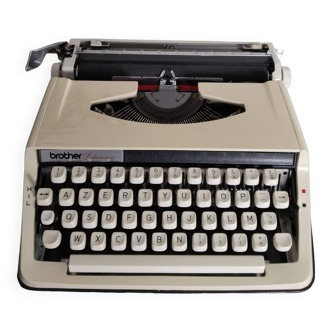 Machine à écrire portable " Brother Deluxe 800 " beige en état de fonctionnement, ruban neuf