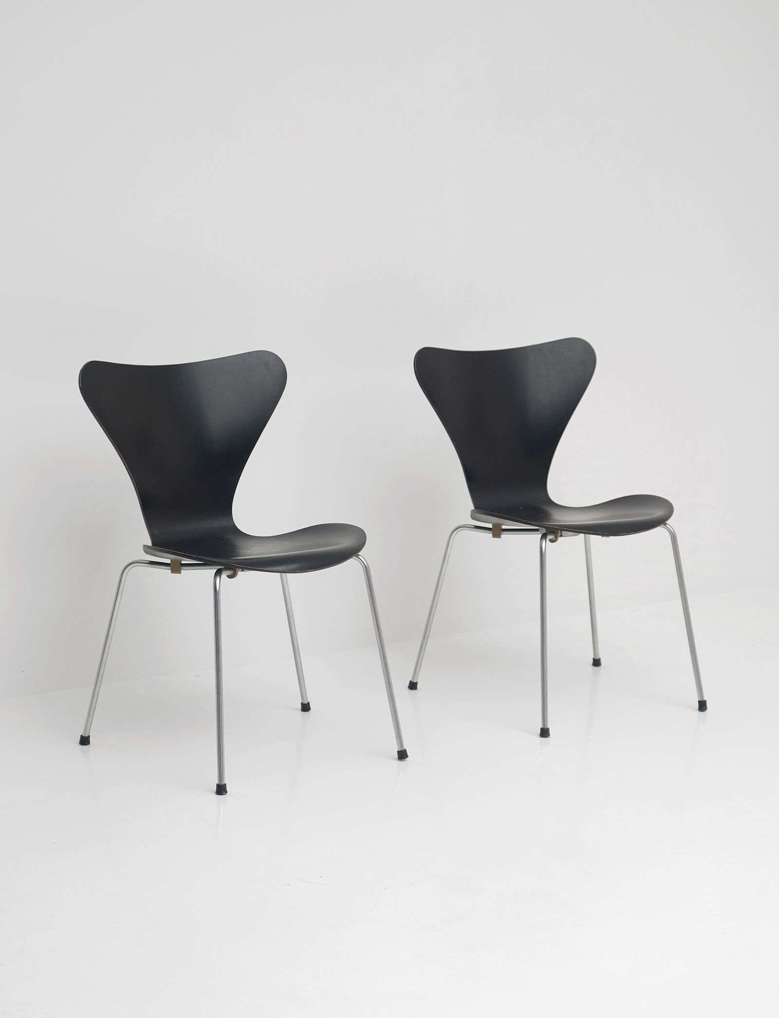 3107 series butterfly chair by Arne Jacobsen for Fritz Hansen