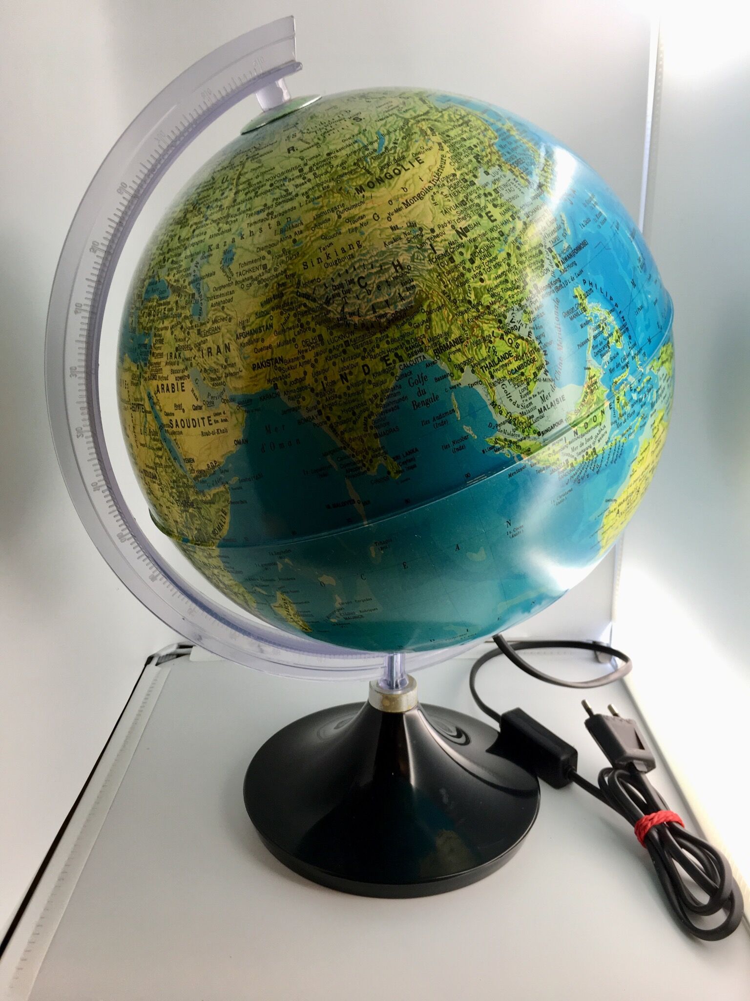 Globe earth light vintage