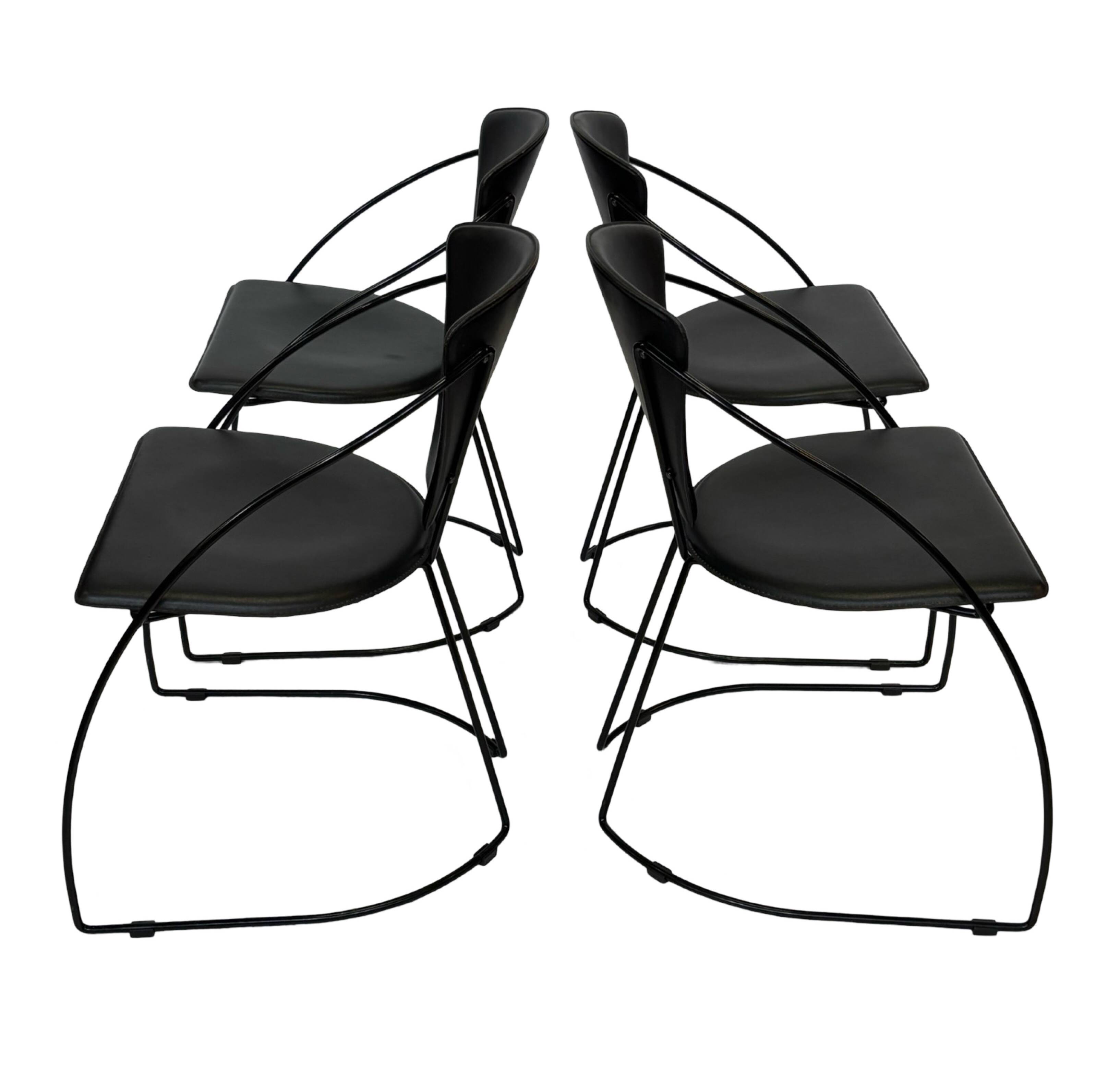 Ensemble de quatre chaises de salle à manger vintage Arrben Linda, design des années 1980