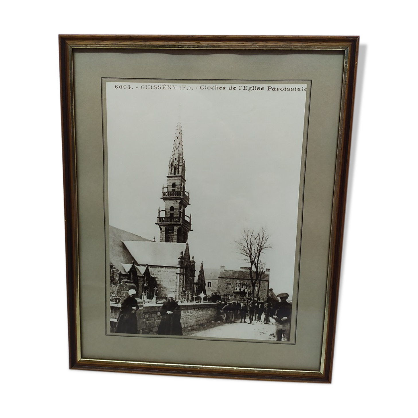 Cadre bois vitré liseré doré eglise de Guissény 32 cm ref 3013
