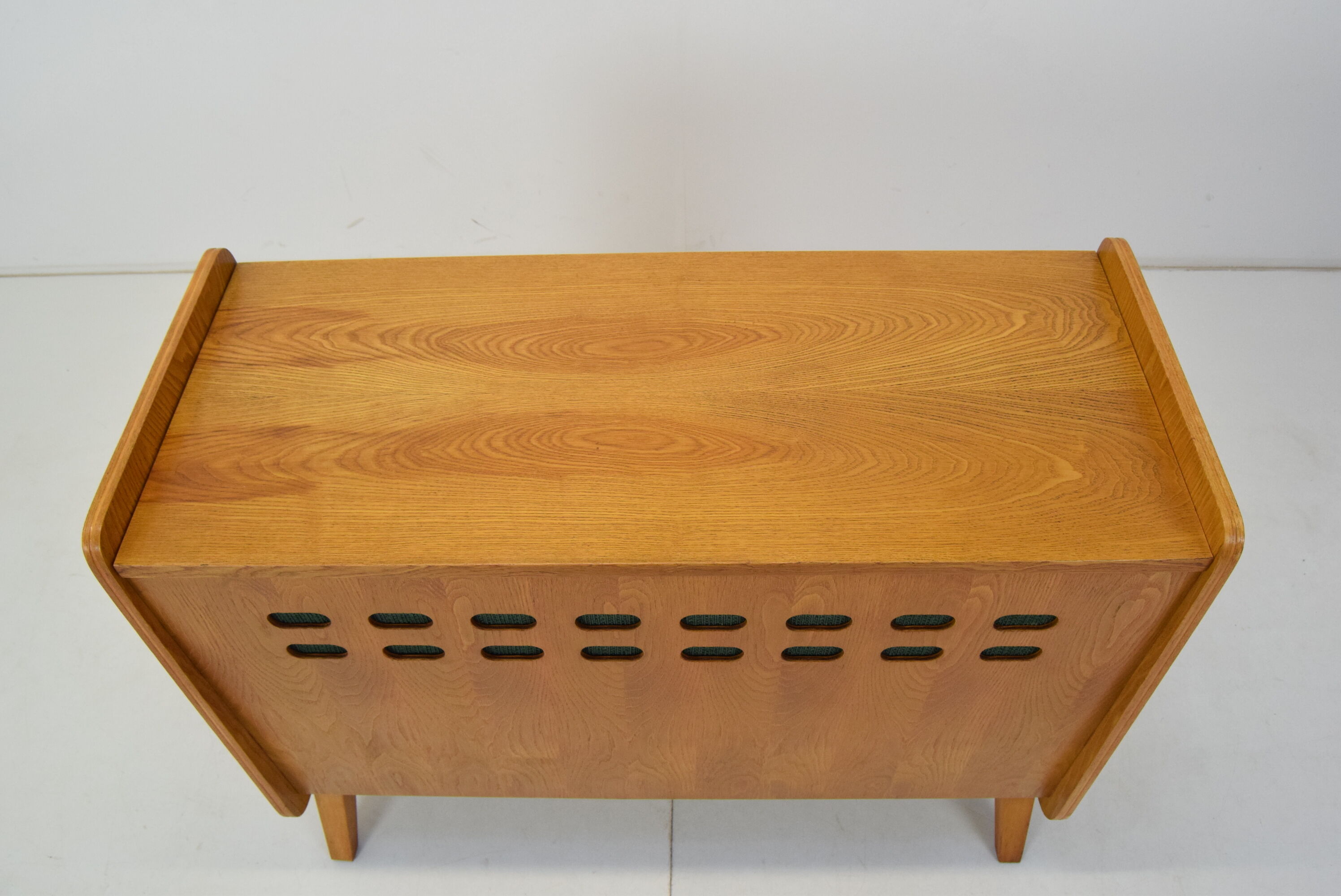 Commode du milieu du siècle Tatra Pravenec années 1960.